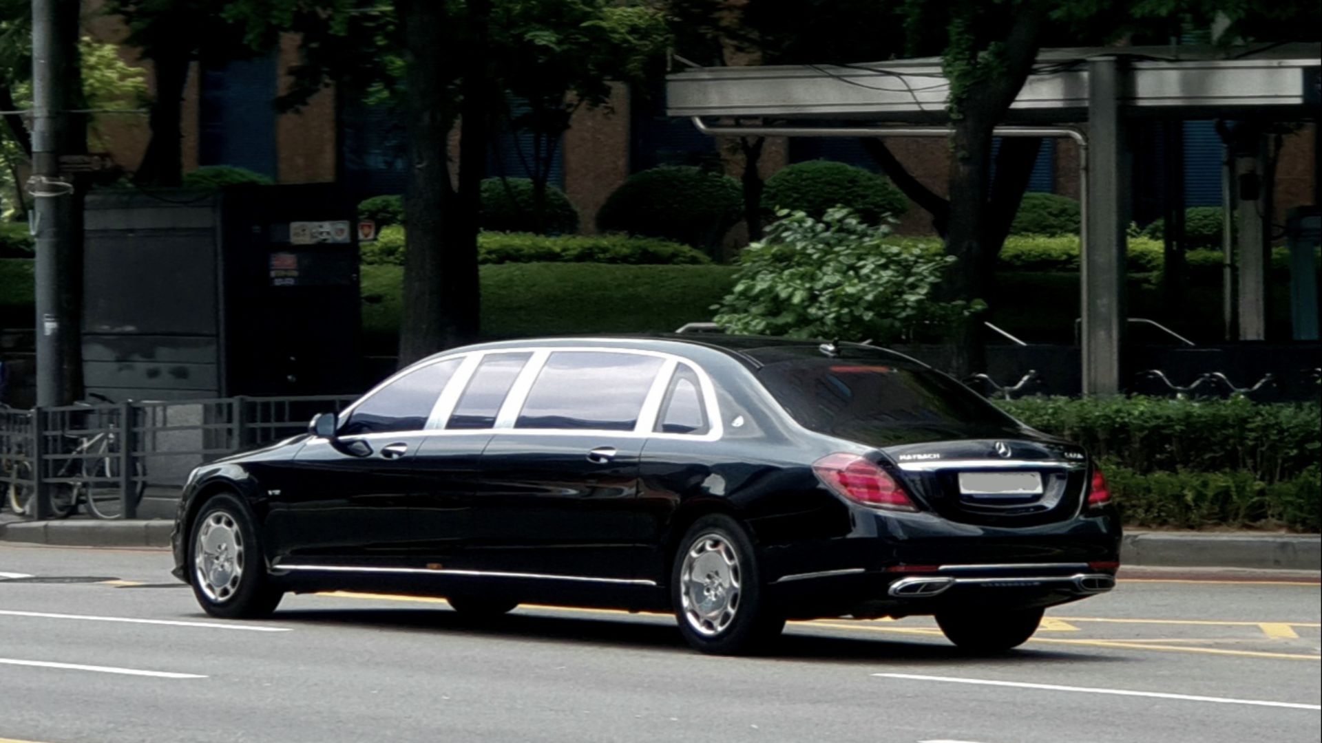 File:Mercedes-Maybach S650 VV222 Pullman black.jpg