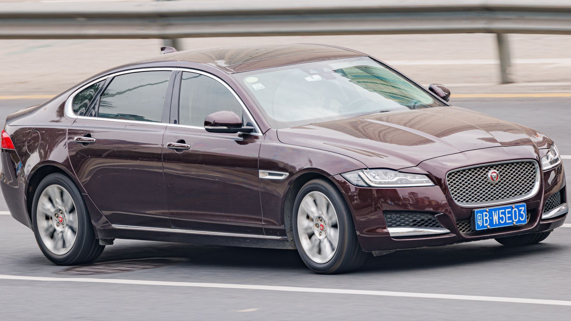 File:JAGUAR XF SEDAN LWB (X260) China (2).jpg