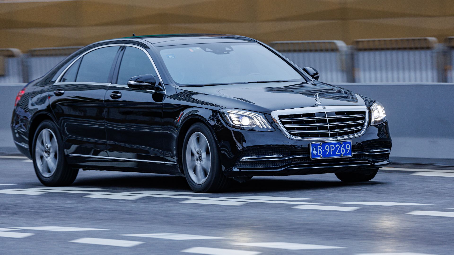 File:MERCEDES-BENZ S-CLASS (V222) China.jpg