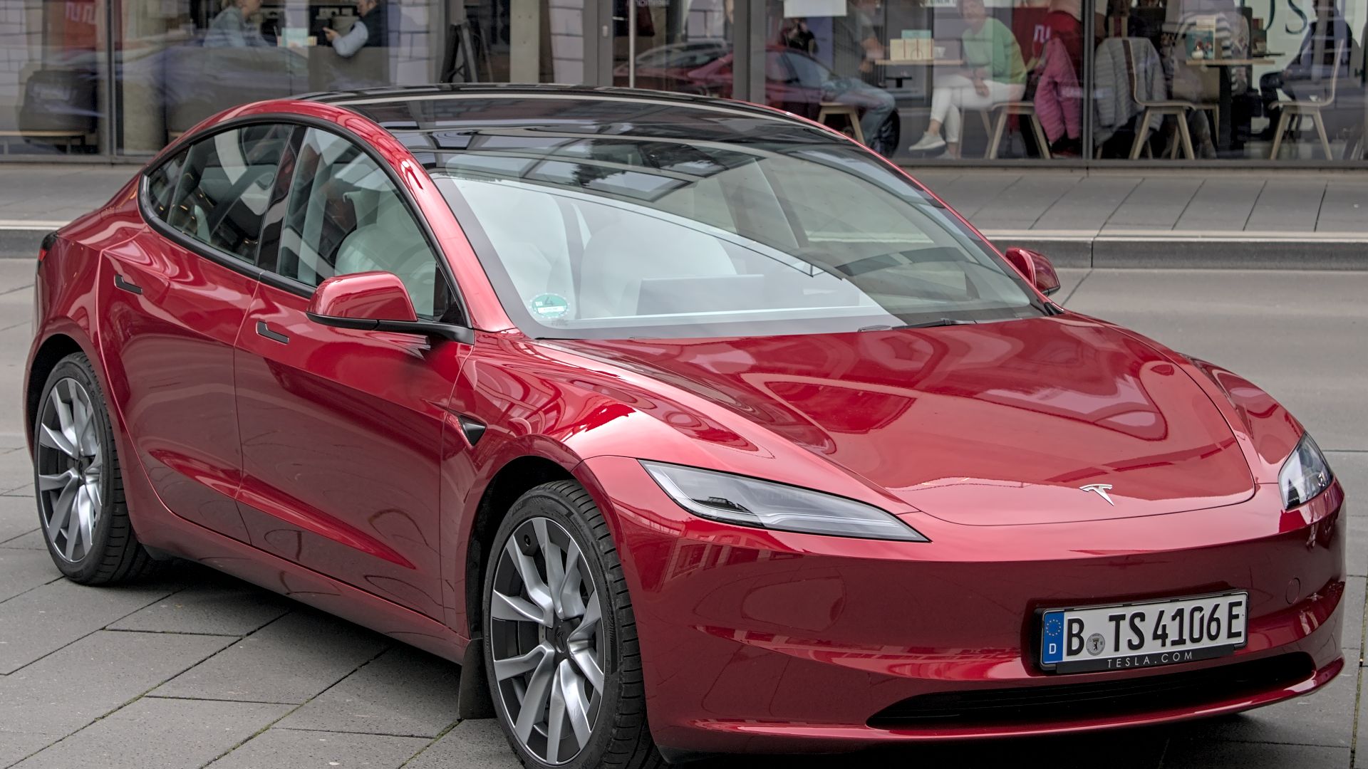 File:Tesla Model 3 (2023) Autofrühling Ulm IMG 9282.jpg