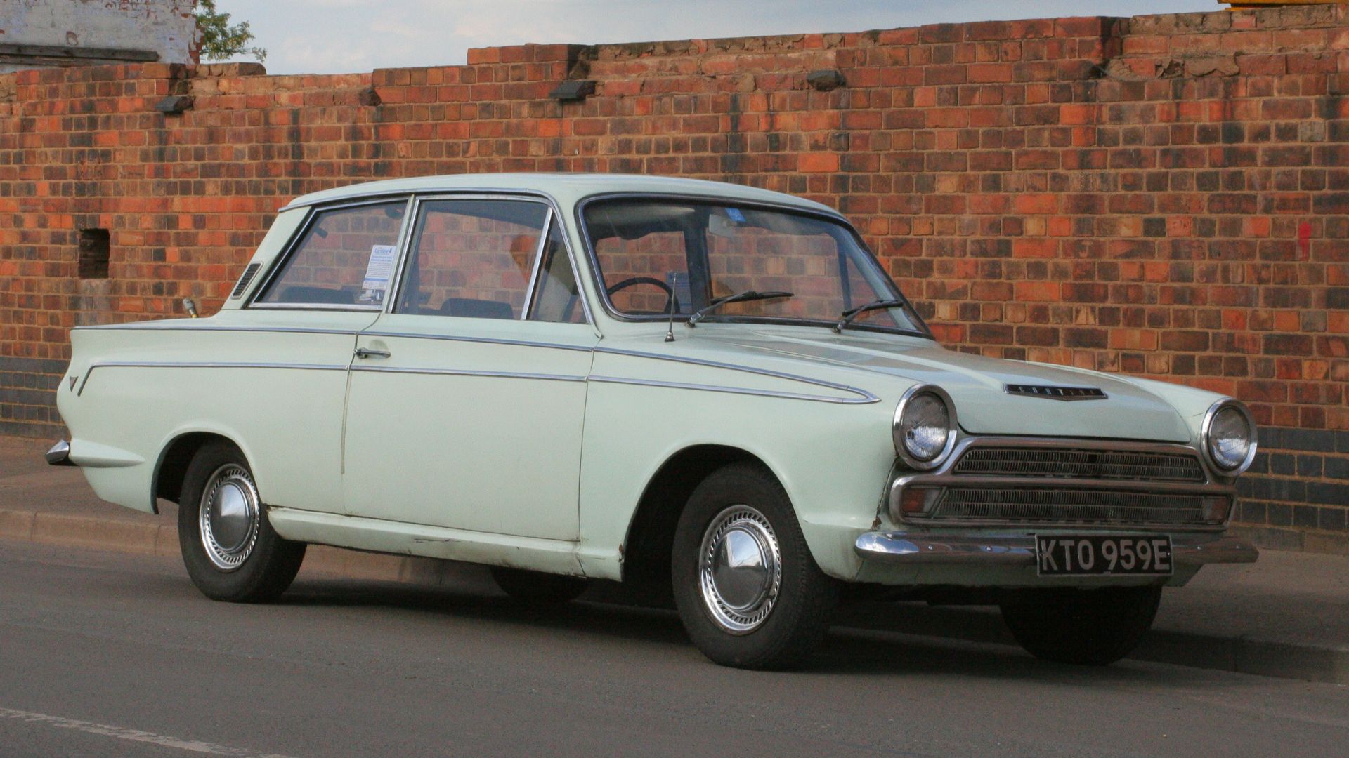 File:Ford Cortina KTO959E.jpg