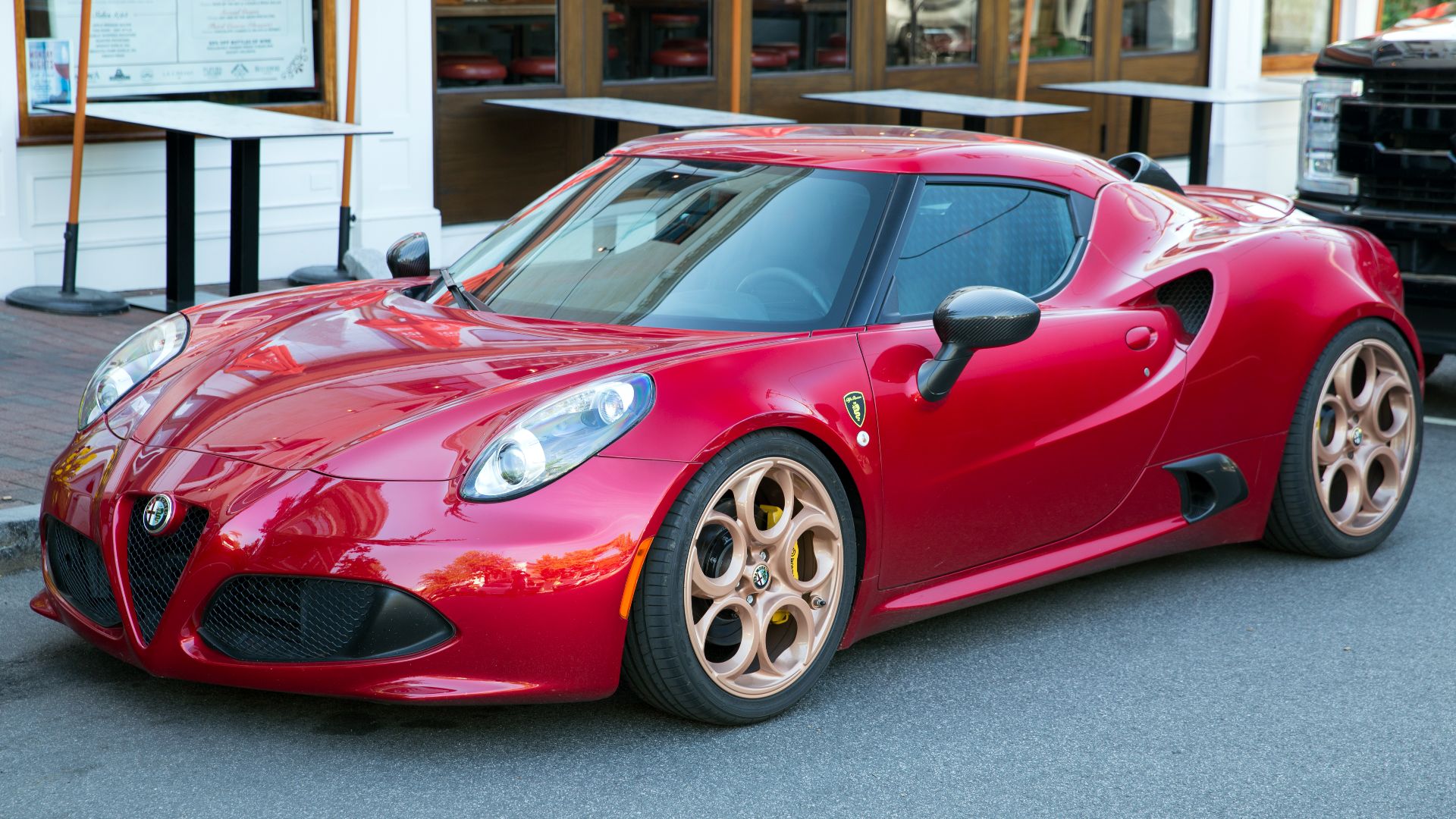File:2015 Alfa Romeo 4C Coupé in Rosso Competizione, front left.jpg
