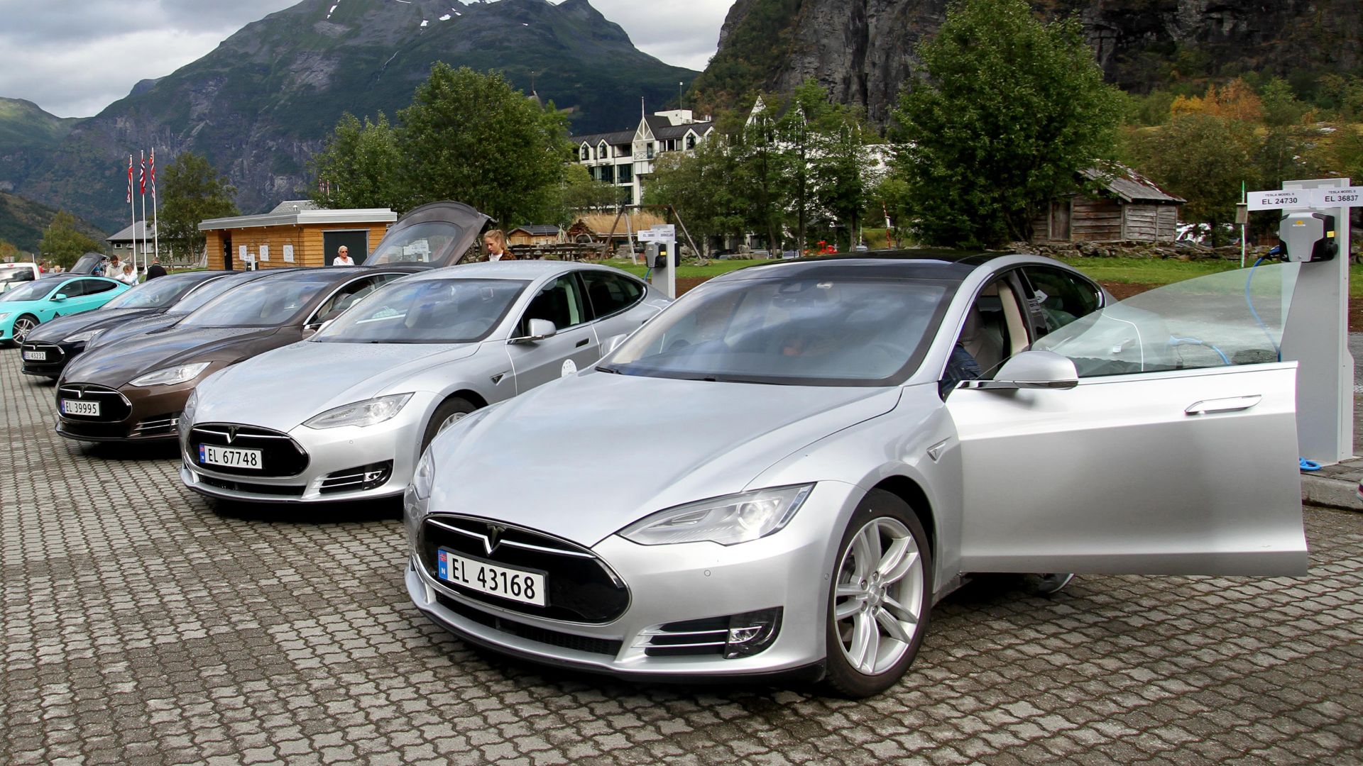 File:Five Tesla Model S electric cars in Norway.jpg