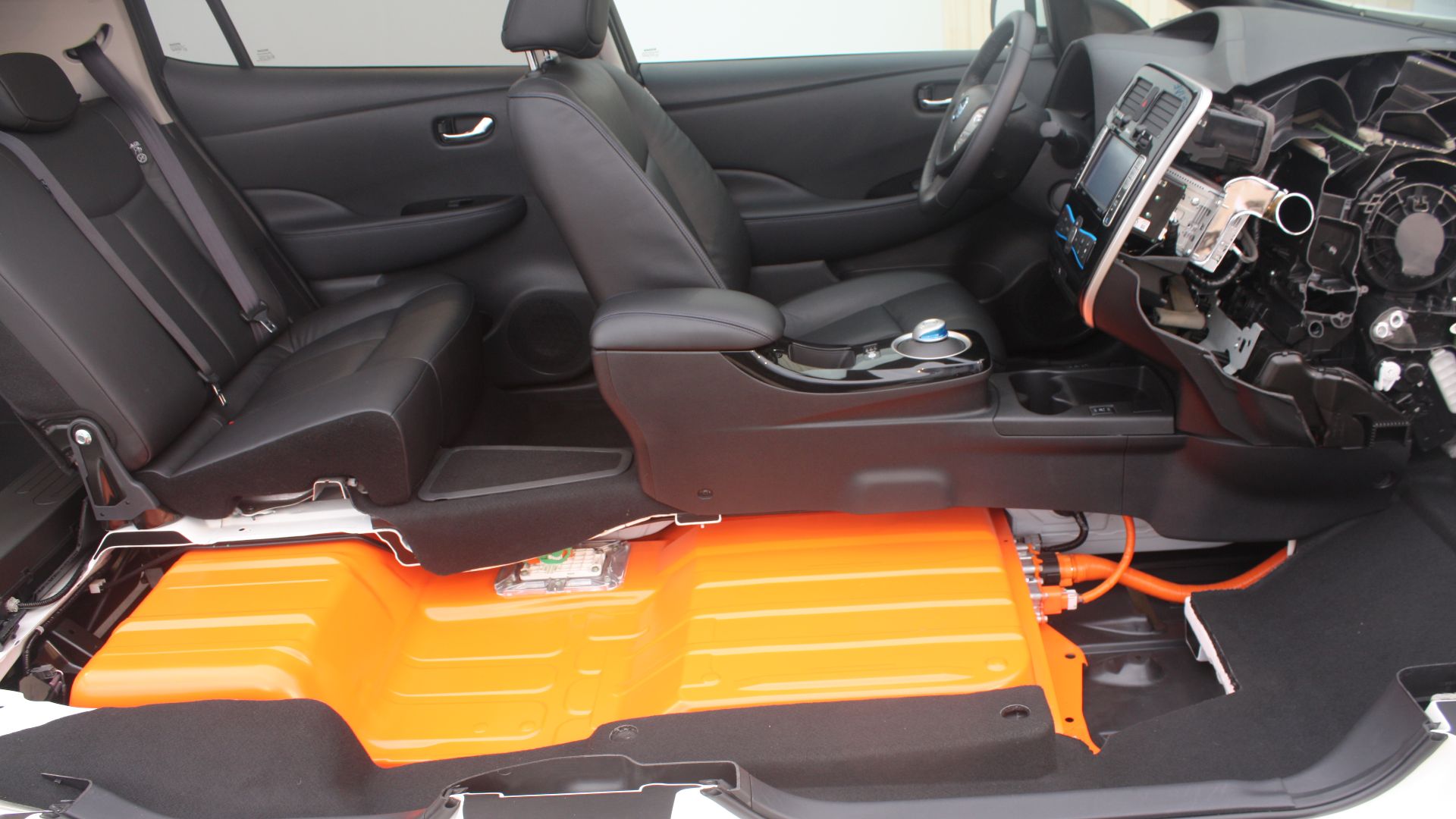 File:2013 Nissan Leaf cutaway (2).jpg