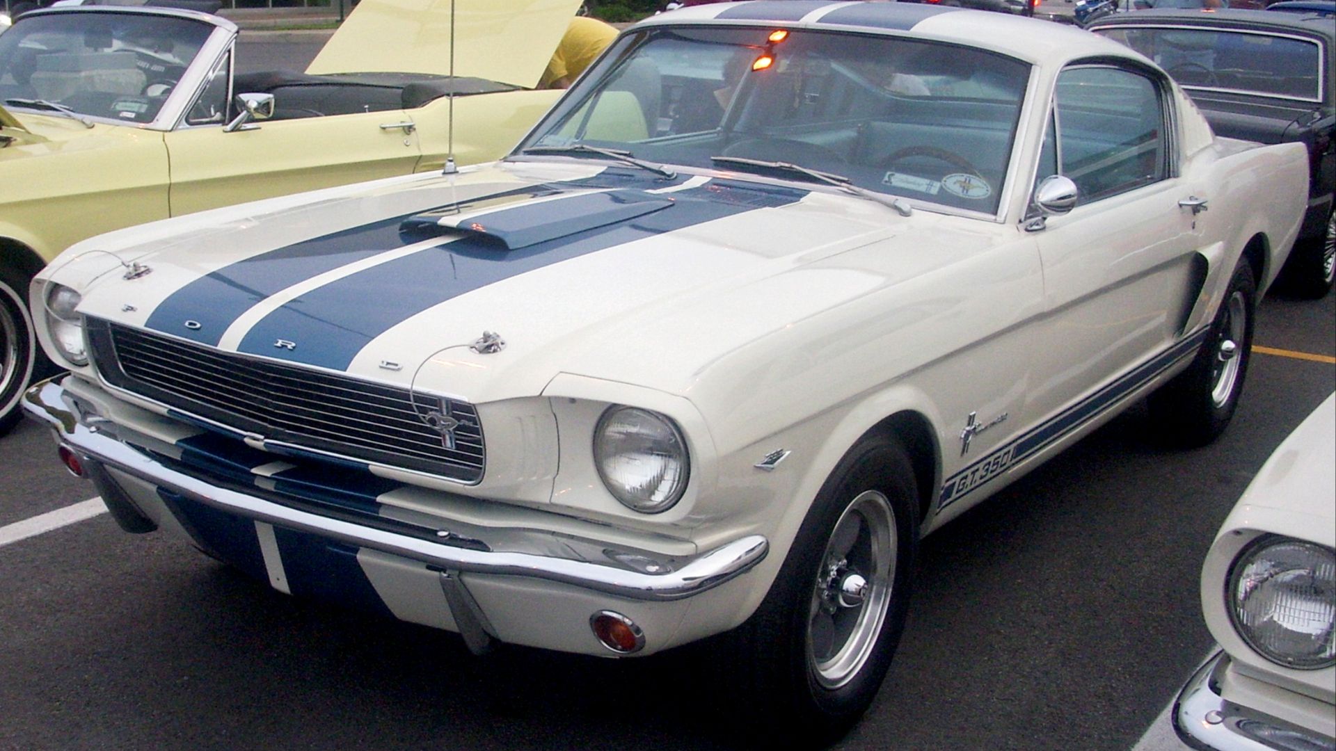 File:Ford Shelby Mustang GT350 (Centropolis Laval '10).jpg