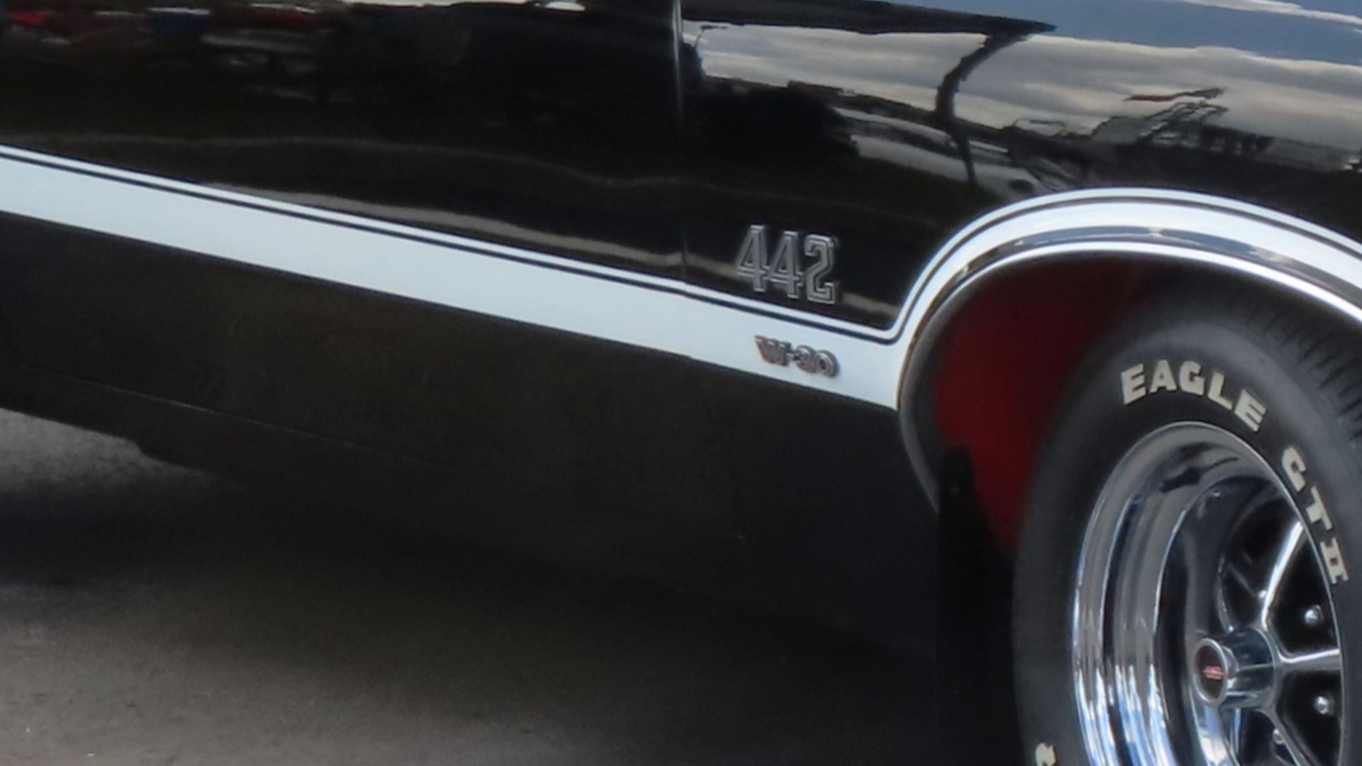 File:1971 Oldsmobile 4-4-2 hardtop coupe with W-30 package, front right, 08-27-2023.jpg