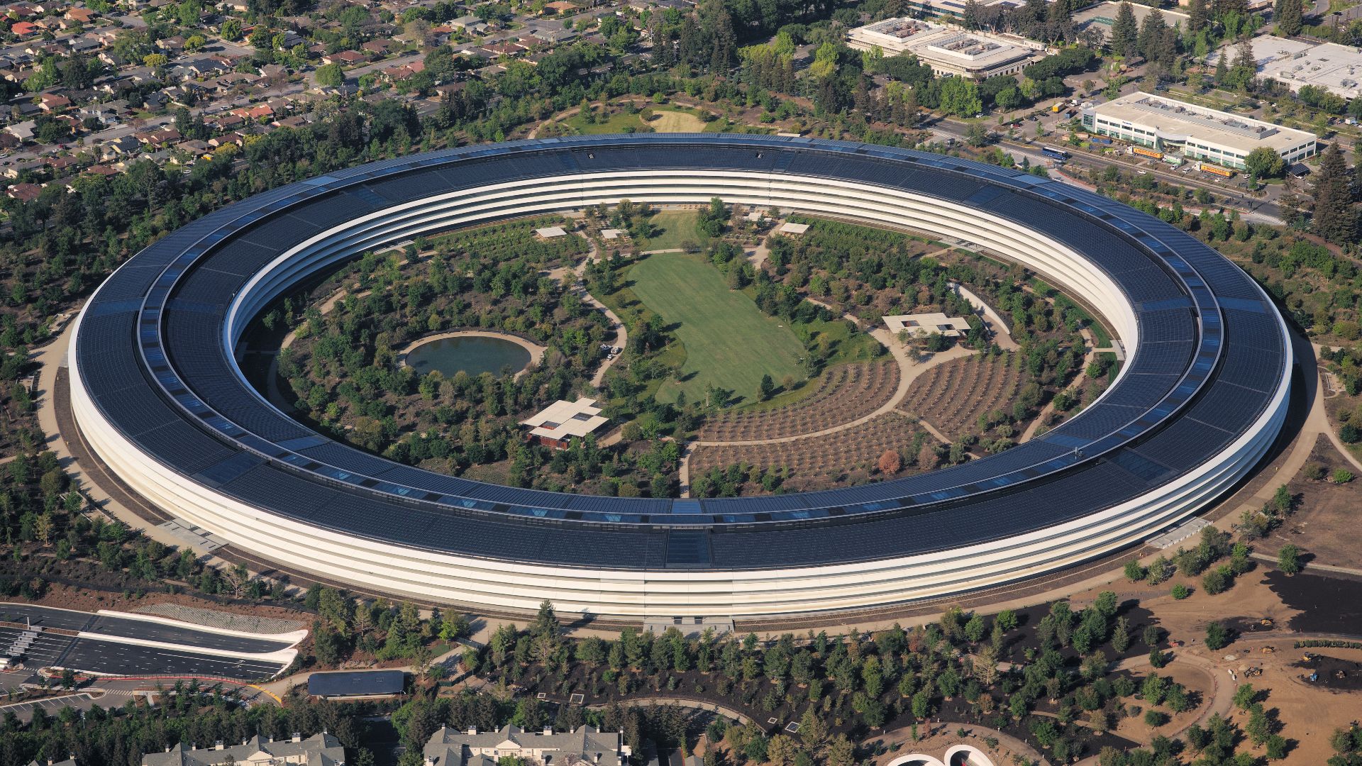 File:Aerial view of Apple Park dllu.jpg