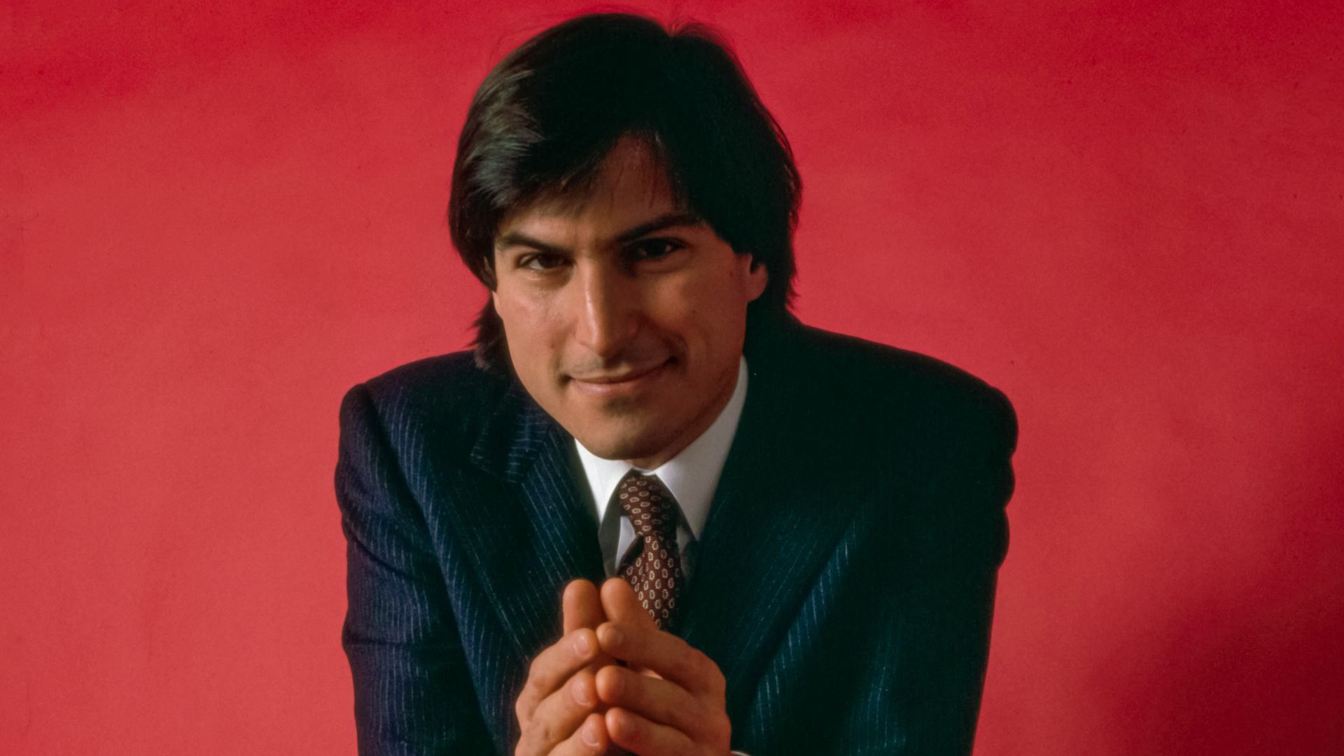 File:Steve Jobs and Macintosh computer, January 1984, by Bernard Gotfryd - edited.jpg