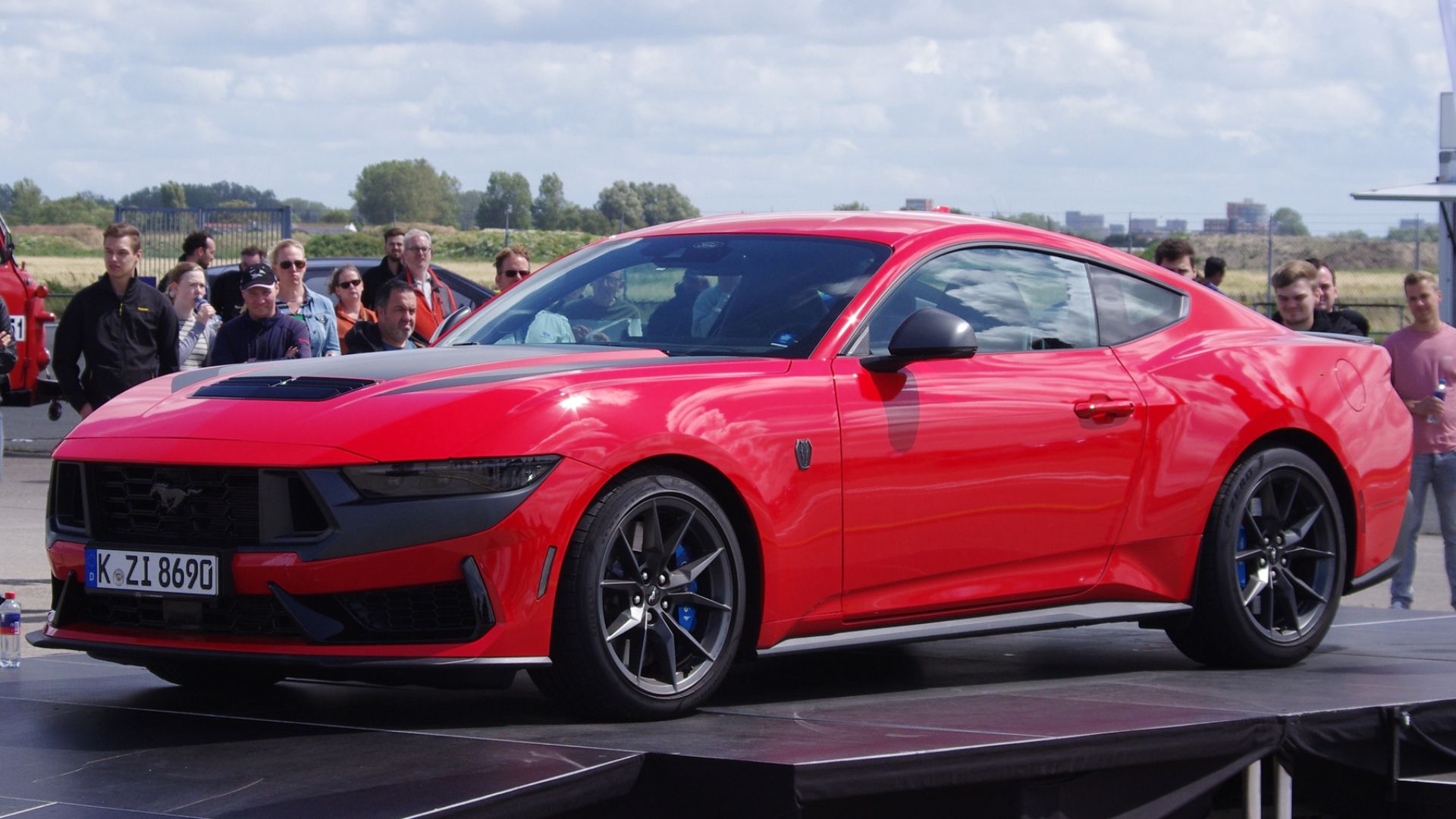 File:2024 Ford Mustang GT Fastback Dark Horse 01.jpg