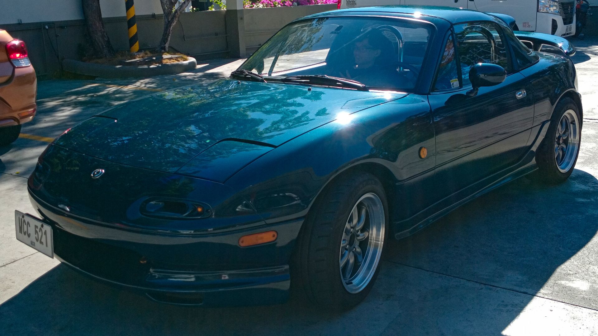 File:1997 Mazda MX-5 Miata NA hardtop convertible, front left, 05-05-2024.jpg