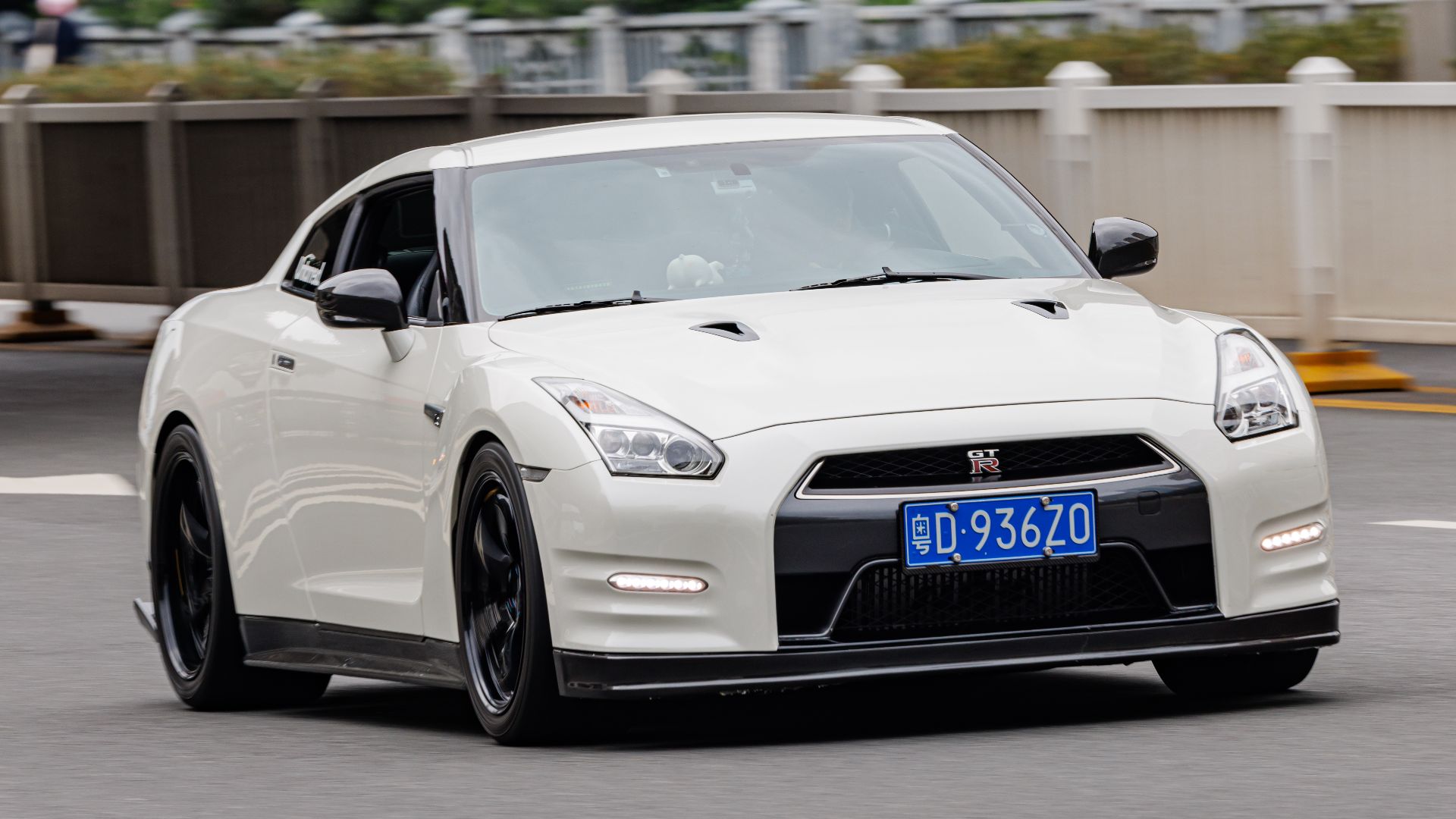 File:NISSAN GT-R (R35, 2011 FACELIFT) China.jpg