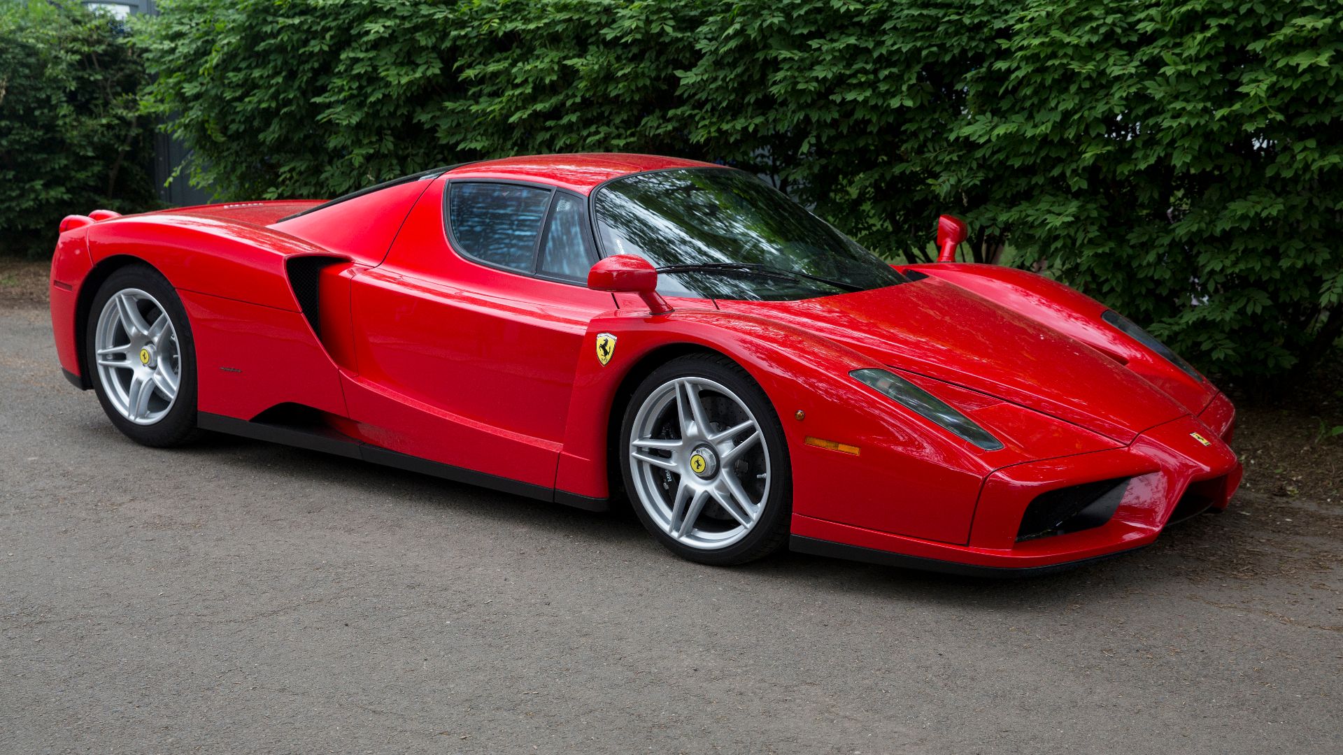 File:2003 Enzo Ferrari at Greenwich 2018, front right.jpg