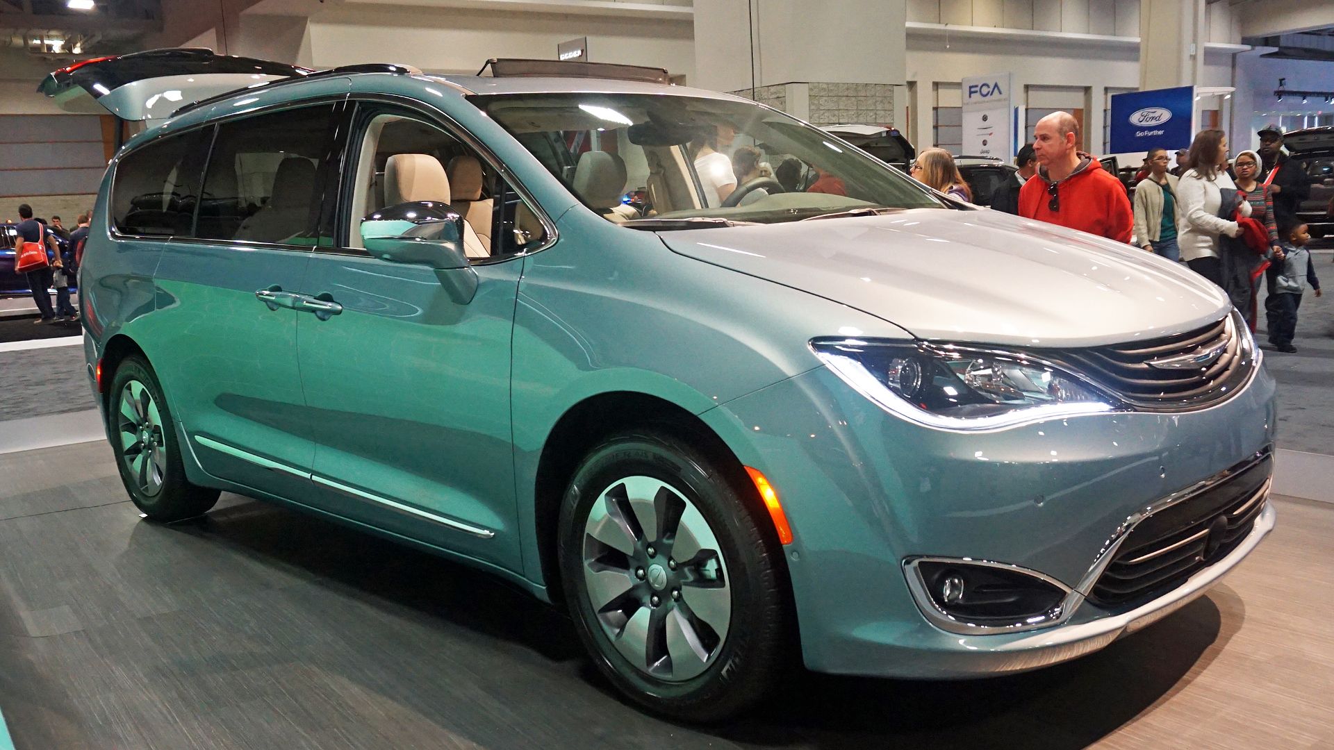 File:Chrysler Pacifica Hybrid WAS 2017 1663.jpg