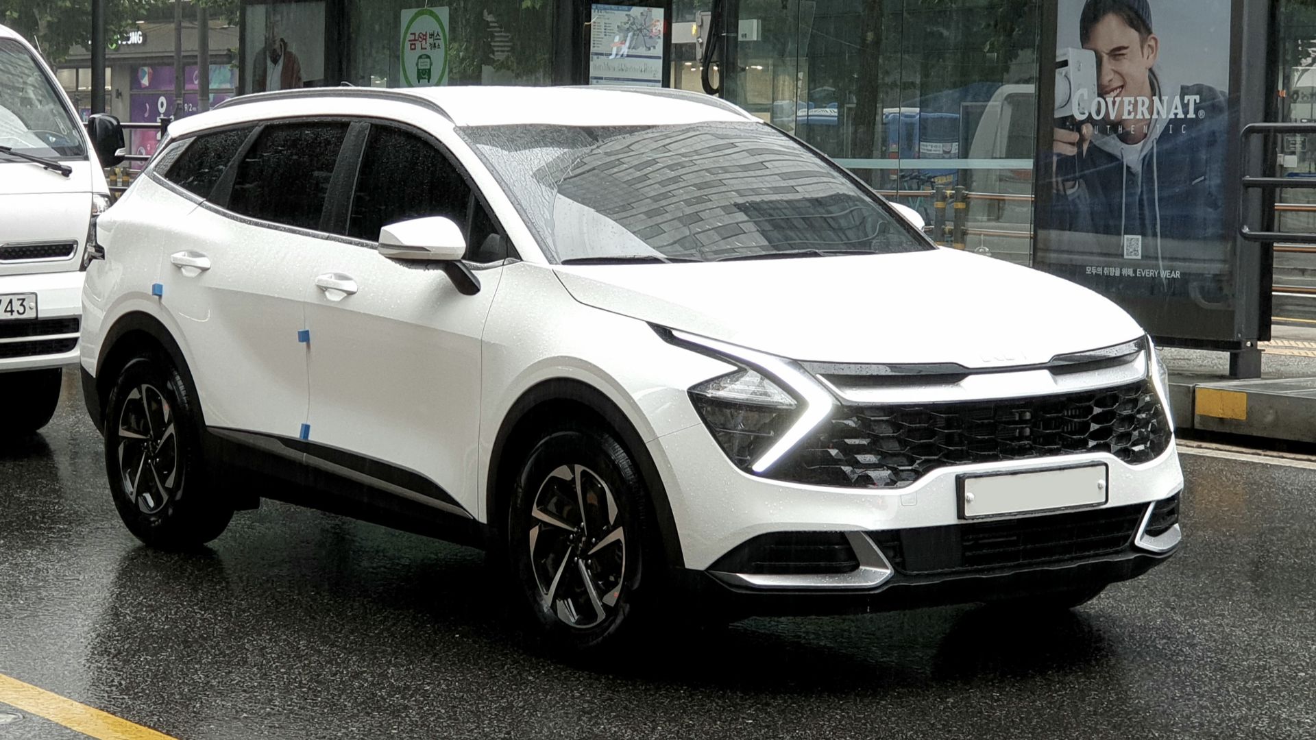 File:Kia Sportage Hybrid NQ5 white (1).jpg