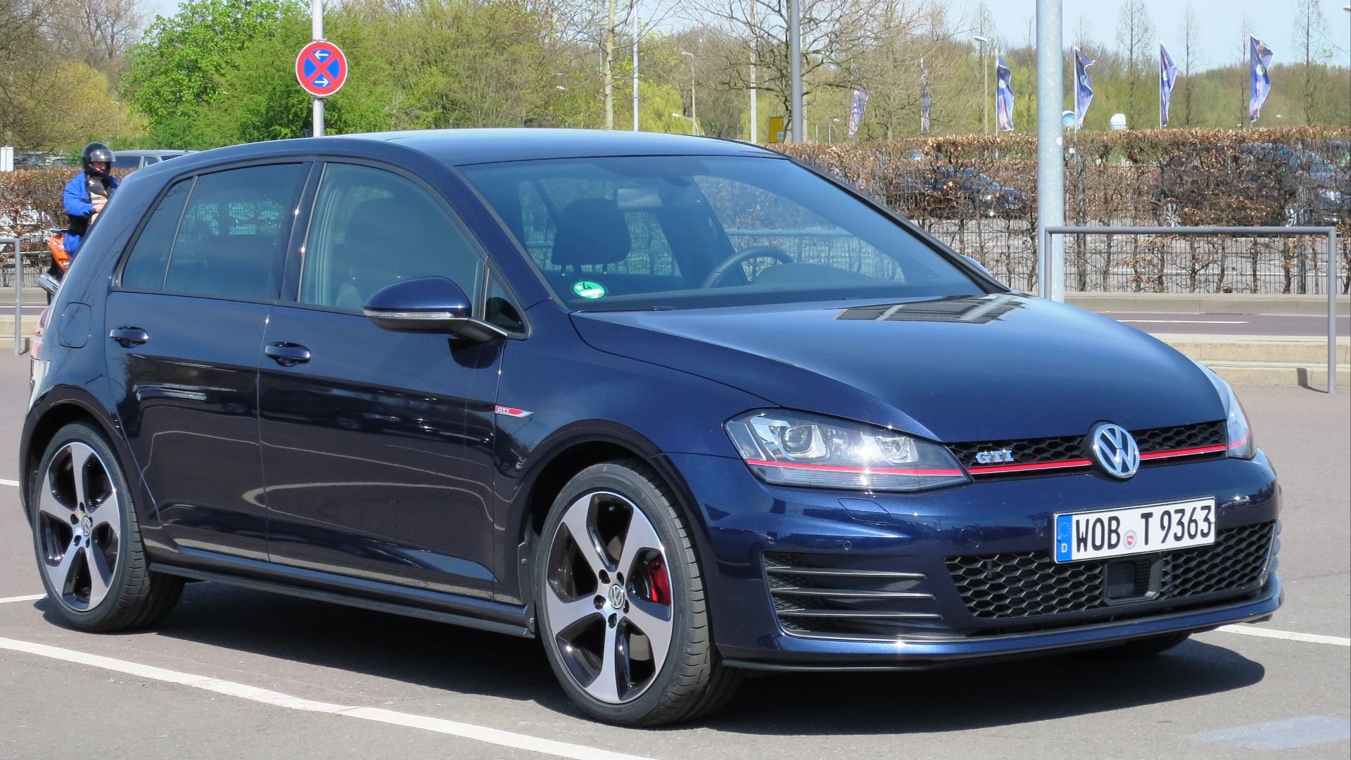 File:Volkswagen Golf GTi (2015) in Wolfsburg.JPG