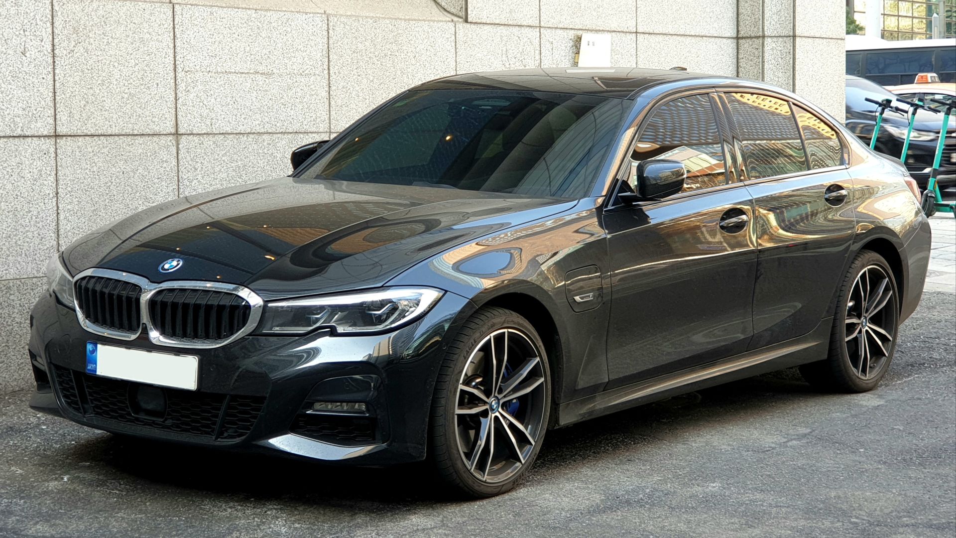 File:BMW G20 330e M Sport Black Sapphire Metallic (11).jpg