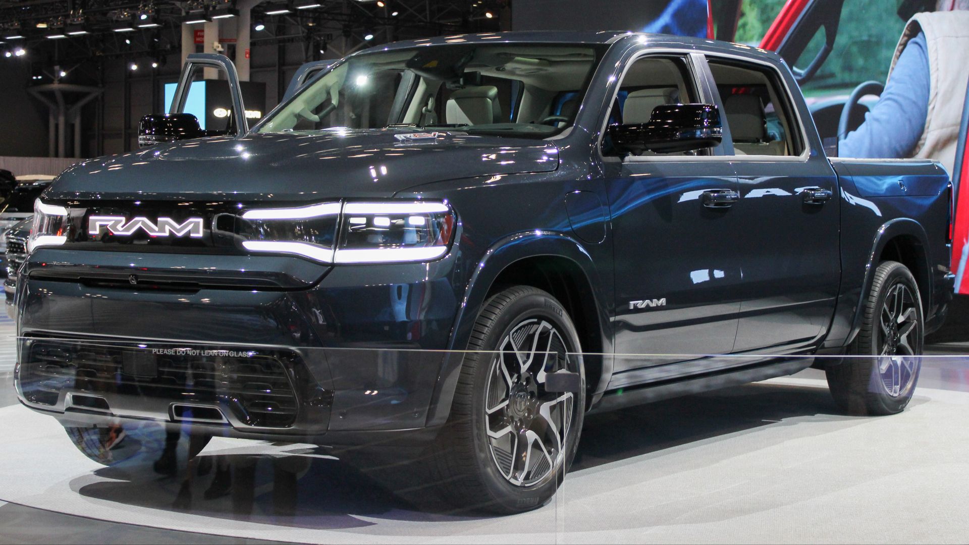 File:2025 RAM 1500 REV, front NYIAS 2023.jpg