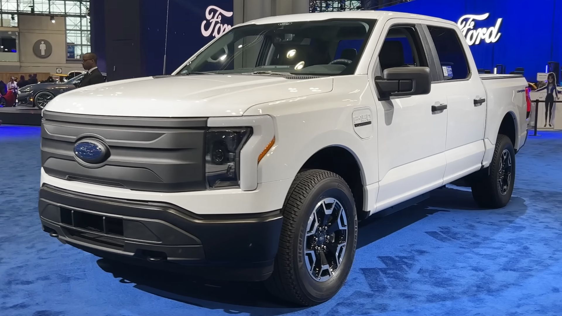 File:2023 Ford F-150 Lightning Pro (United States) front view.png