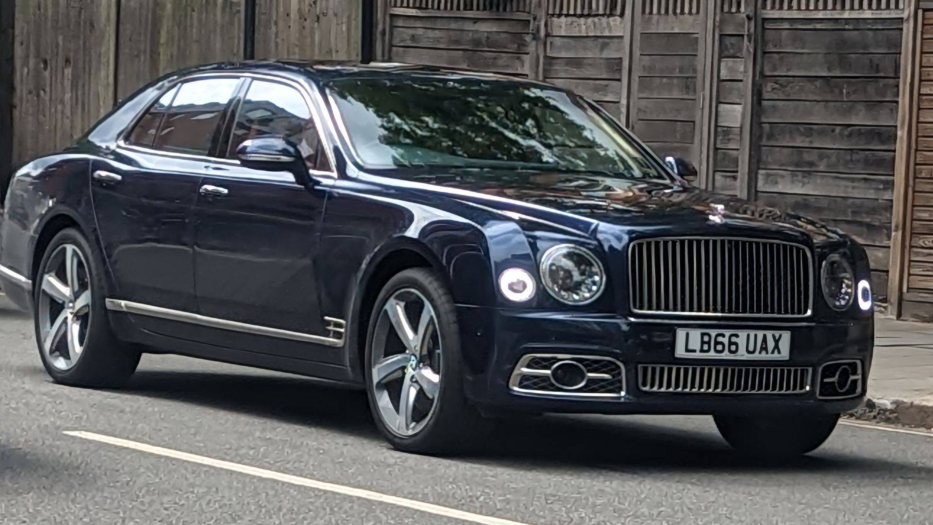 File:2017 Bentley Mulsanne Speed V8 Auto.jpg