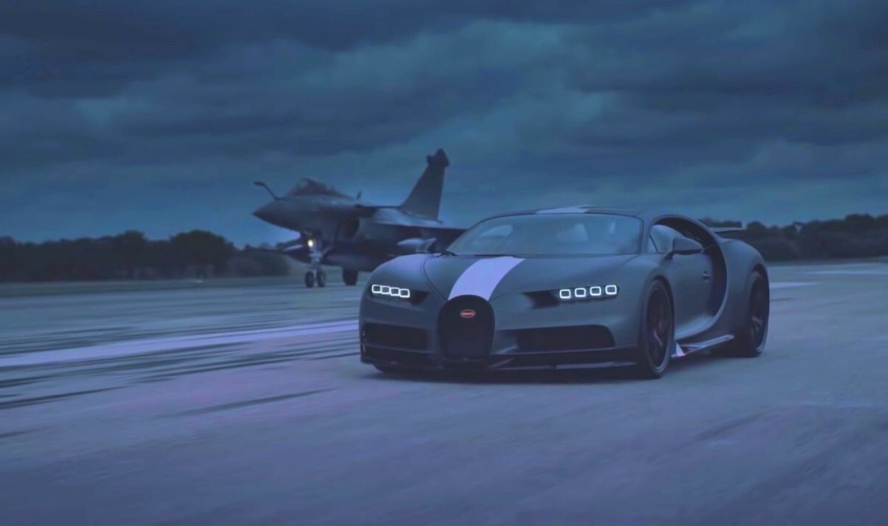 Bugatti Chiron Sport VS Fighter Jet
