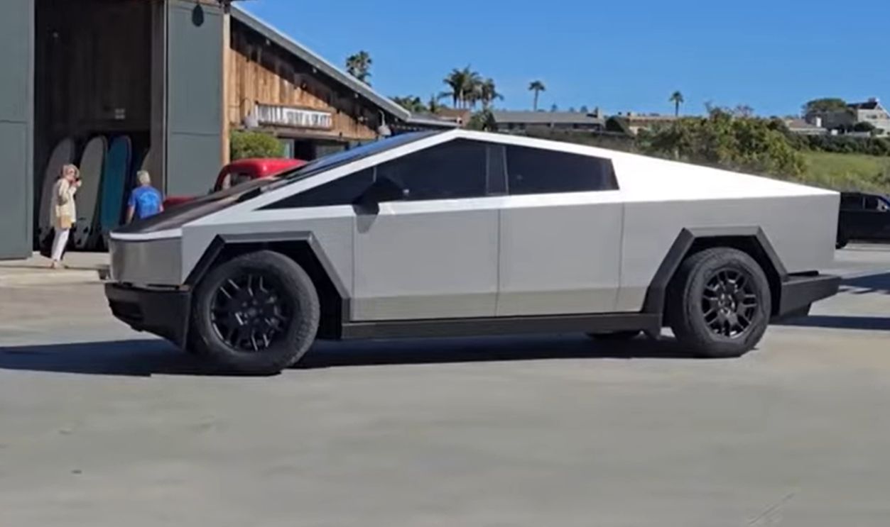  Tesla Cybertruck 