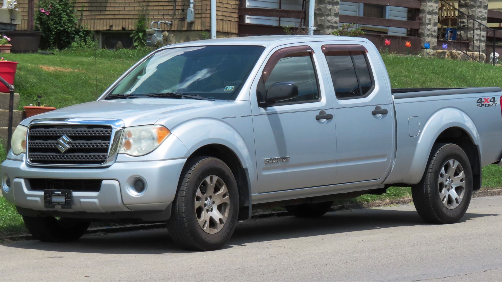 File:2011 Suzuki Equator Sport Crew Cab Long Bed 4x4, front left, 07-14-2023.jpg