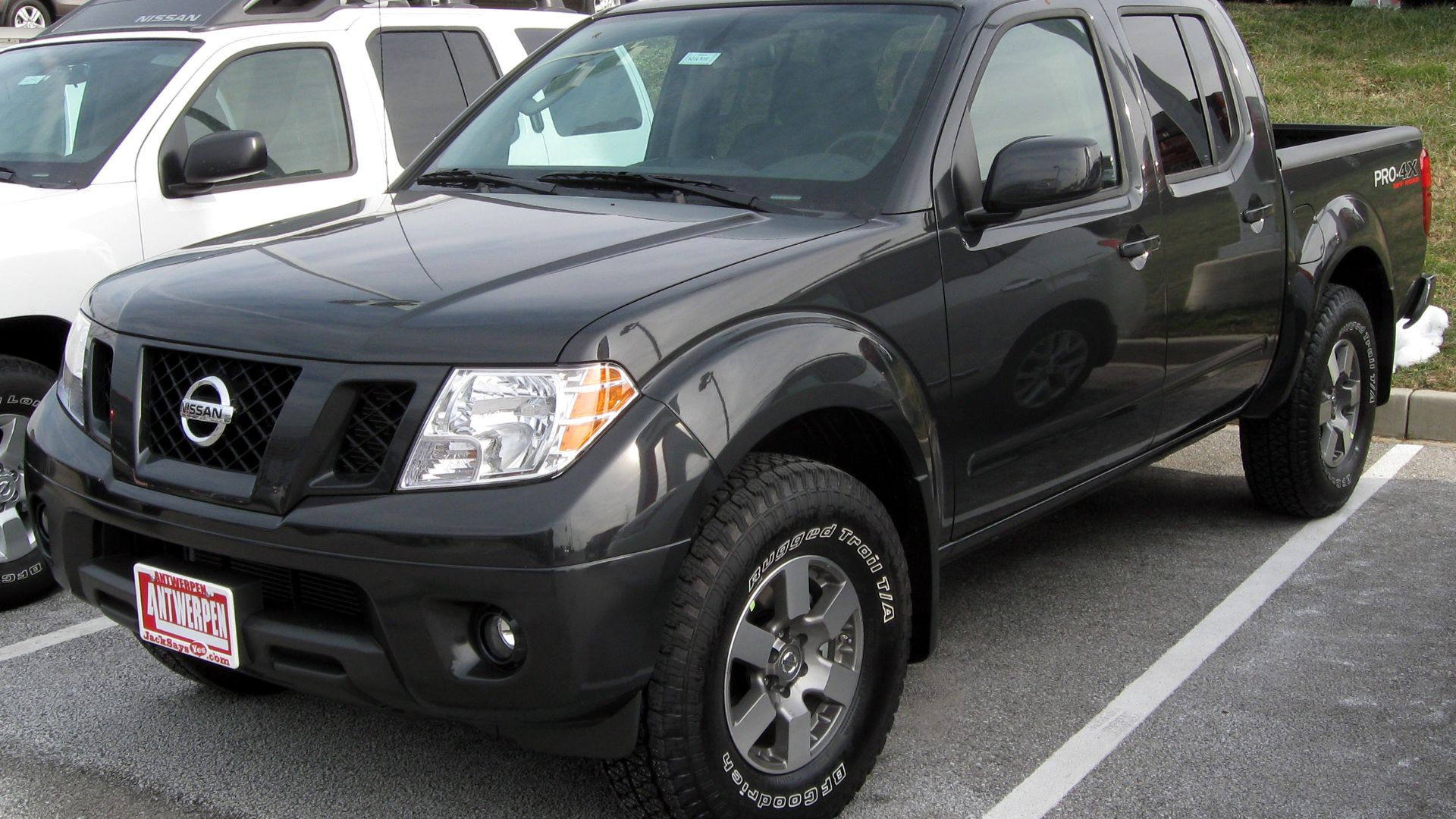 File:2011 Nissan Frontier -- 12-31-2010.jpg
