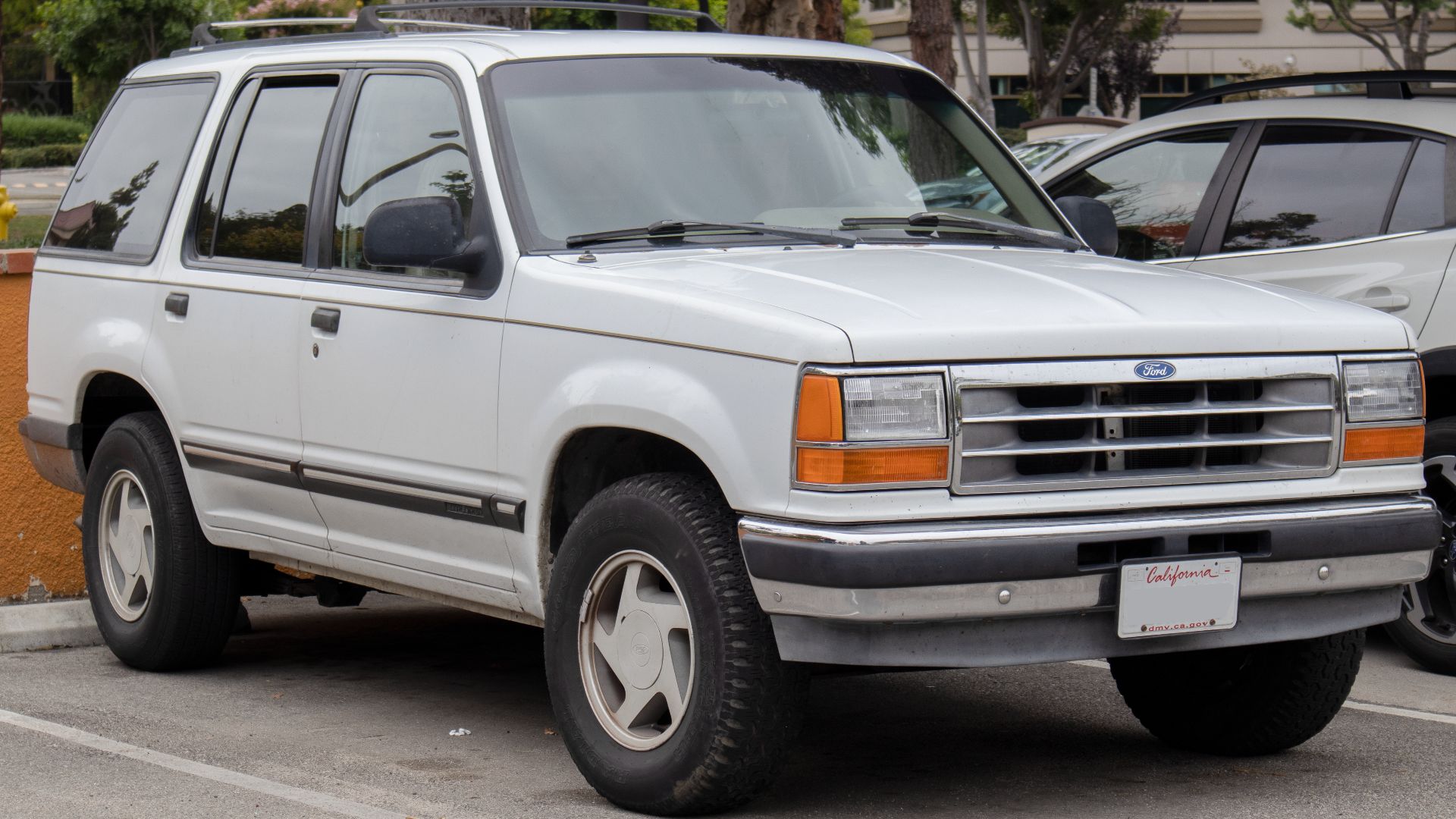 File:1991-1994 Ford Explorer, Front right.png