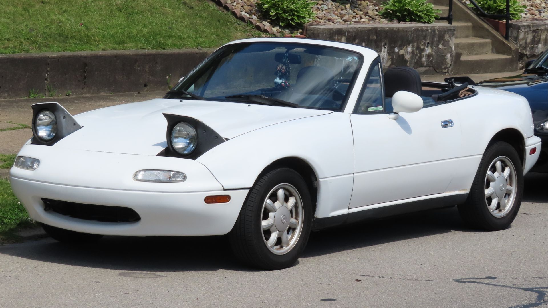 File:1990 Mazda MX-5 Miata, front left, 06-08-2024.jpg