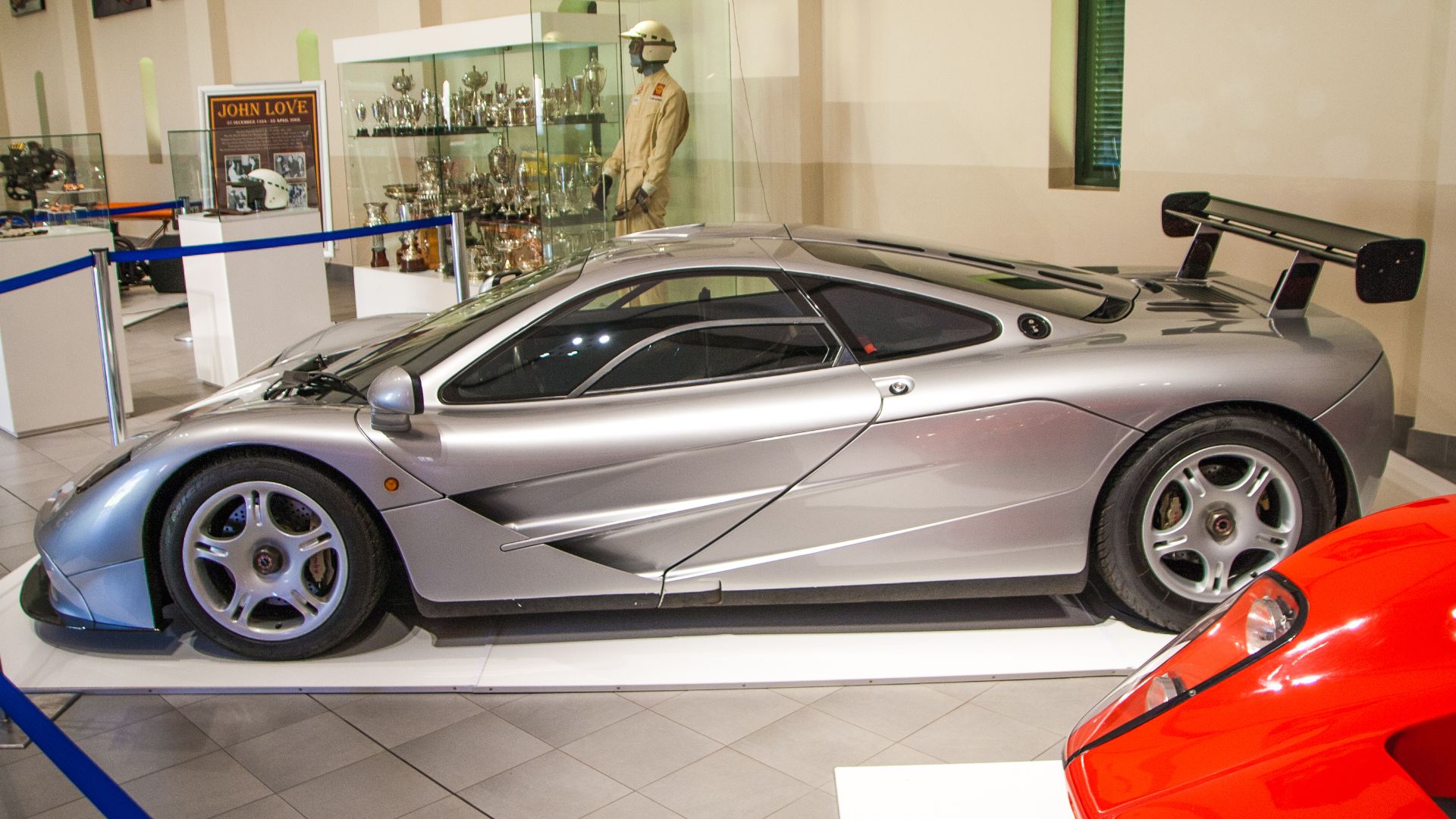 File:1994 McLaren F1-3 (30226467720).jpg