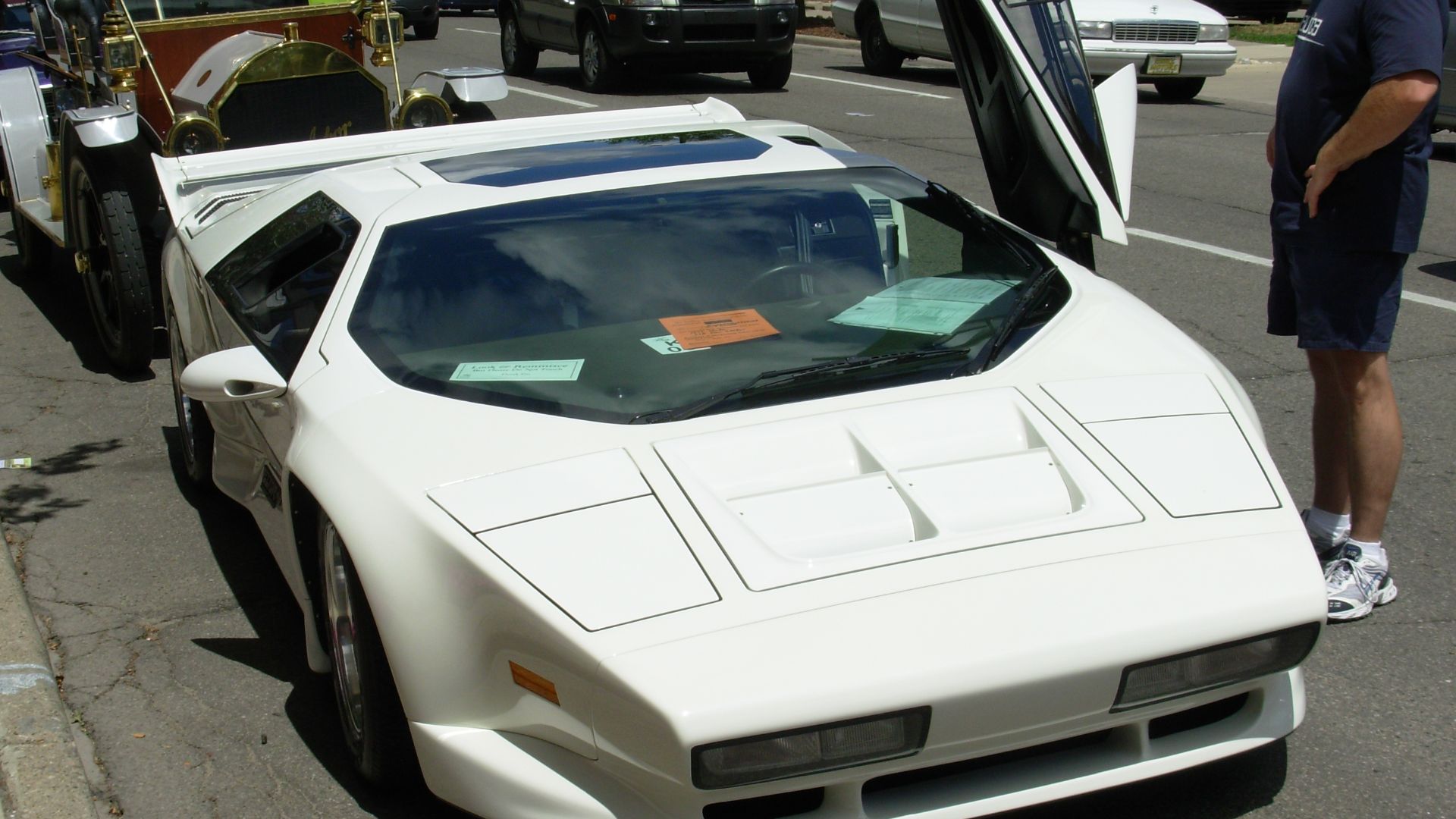 File:Vector W8 Twin Turbo white1 1992.jpg
