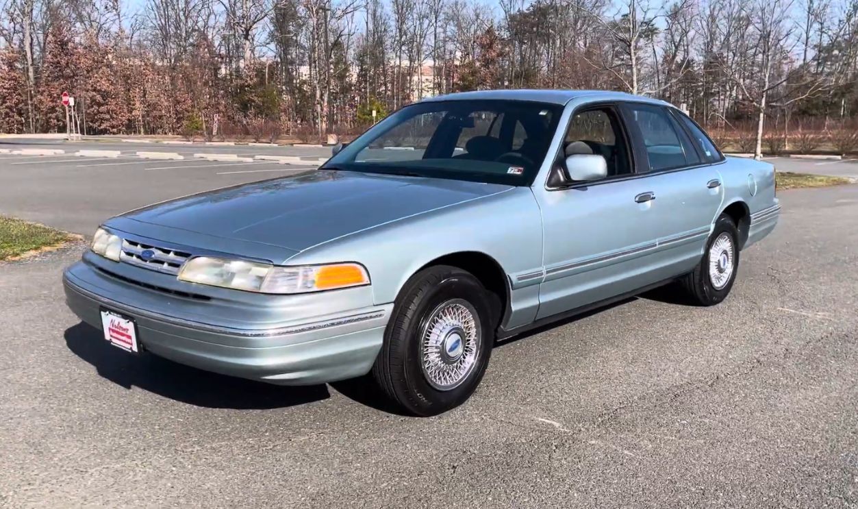 1996 Ford Crown Victoria 