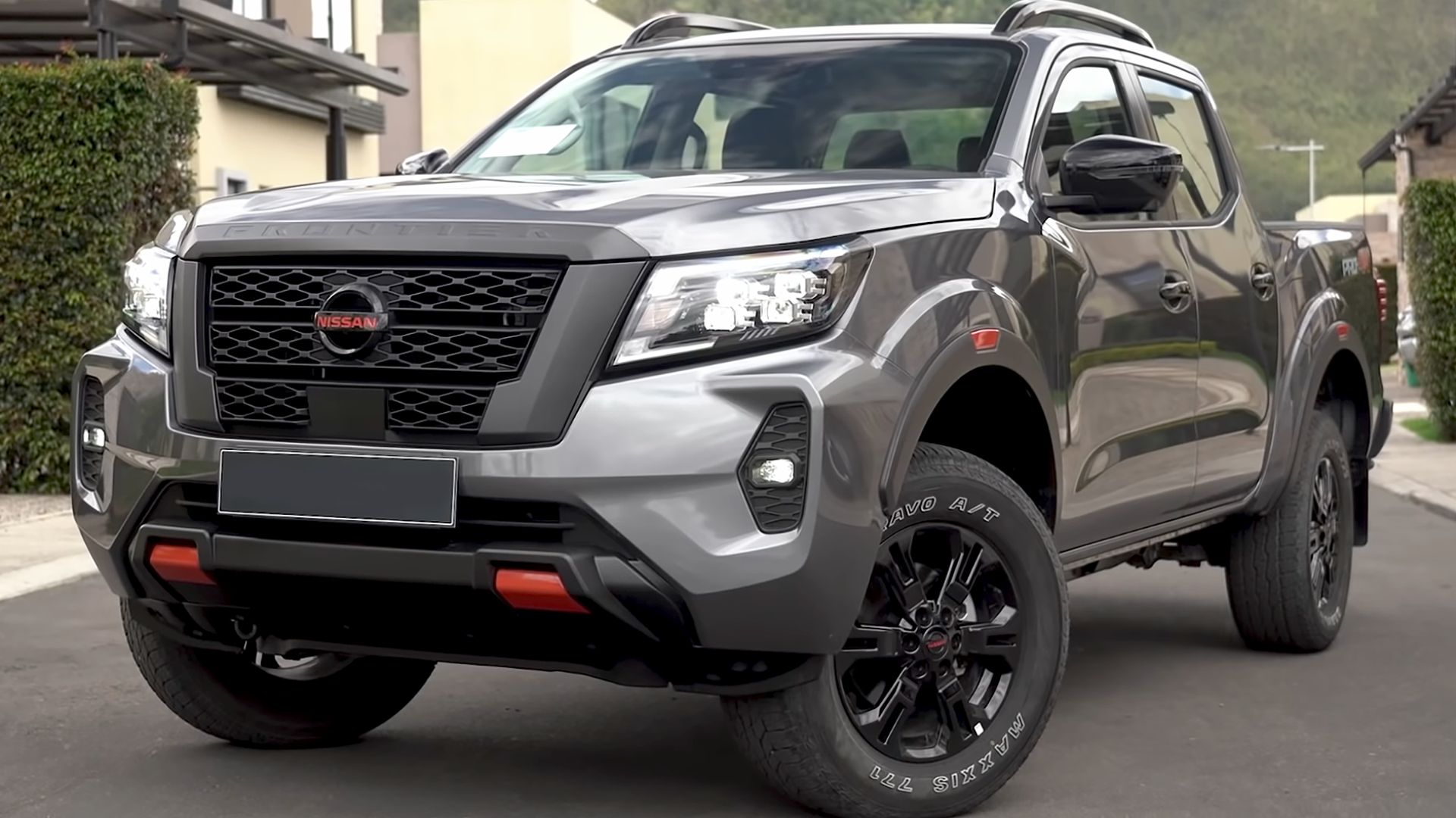 File:2021 Nissan Frontier Pro 4X (Colombia; facelift) front view 01.png