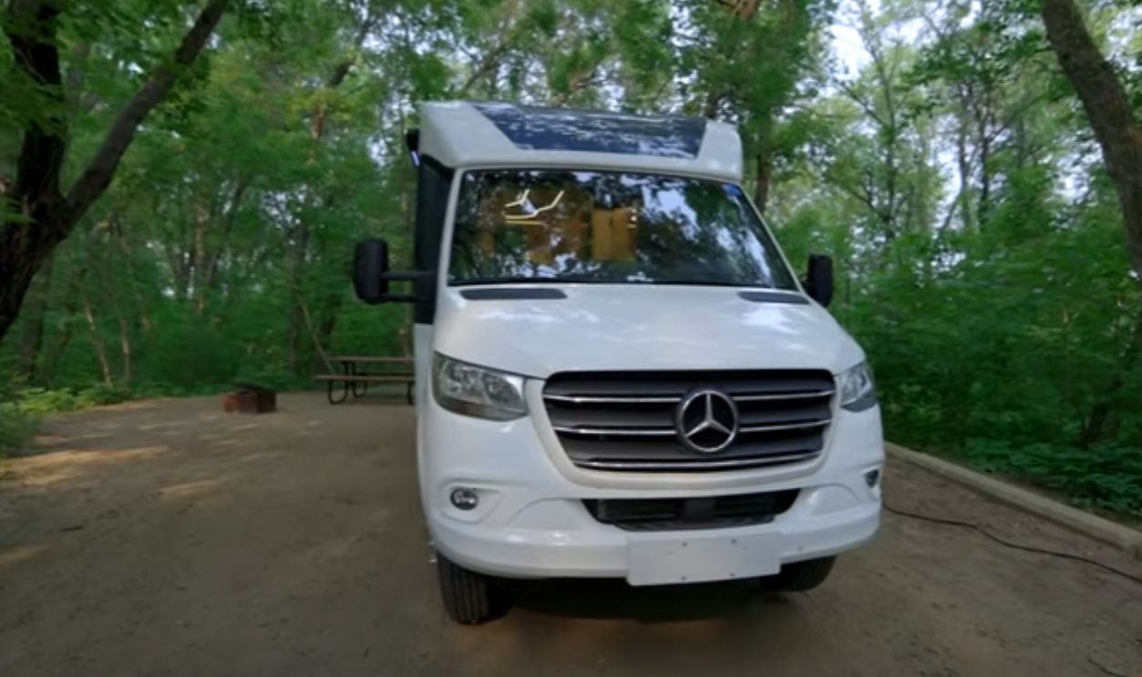 2024 Leisure Travel Vans Unity U24MB