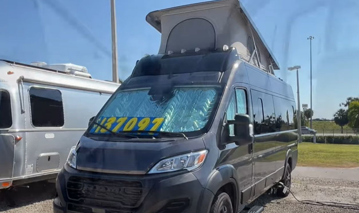 2024 Airstream Rangeline
