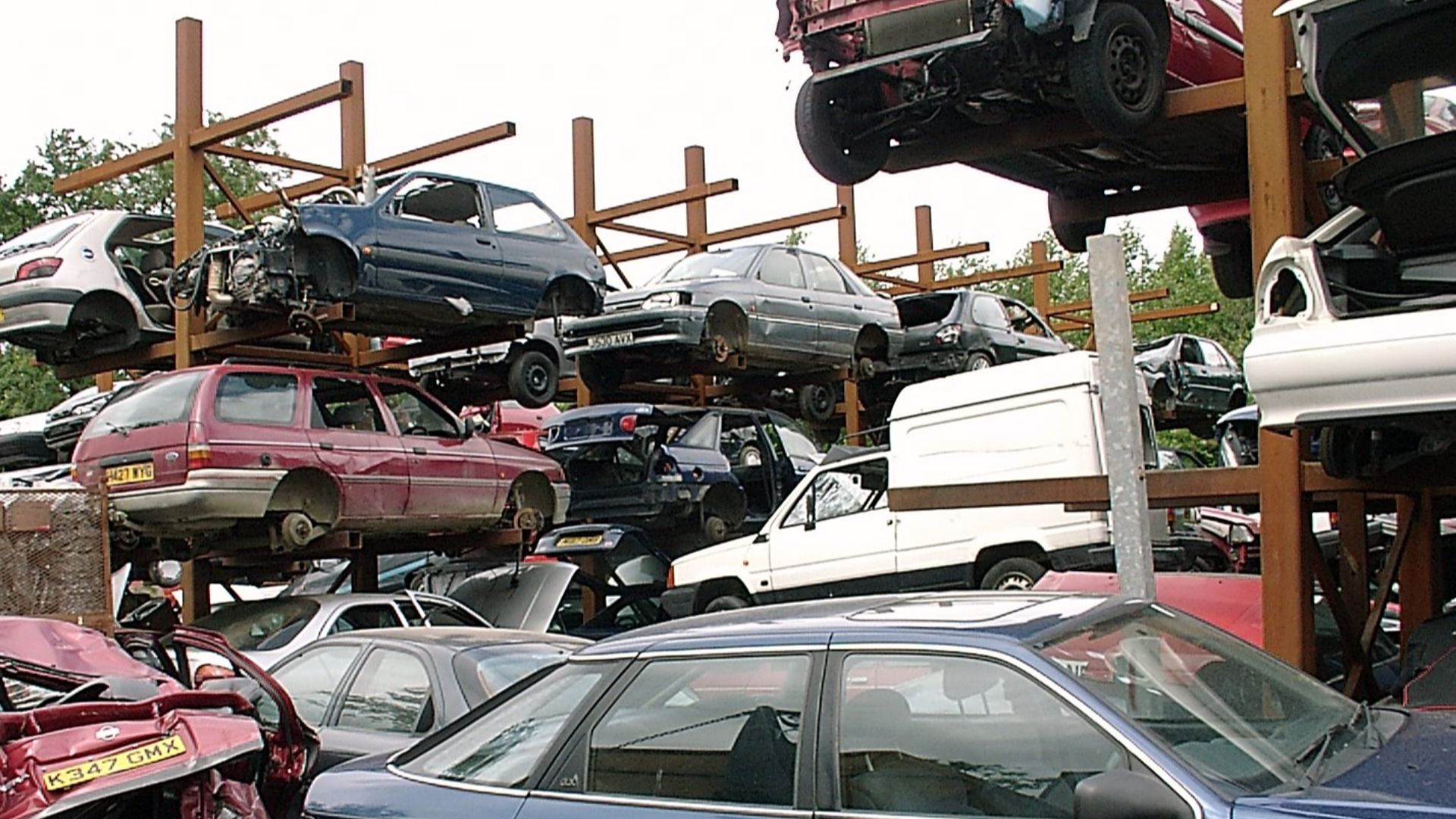 File:Scrap yard 22l3.JPG