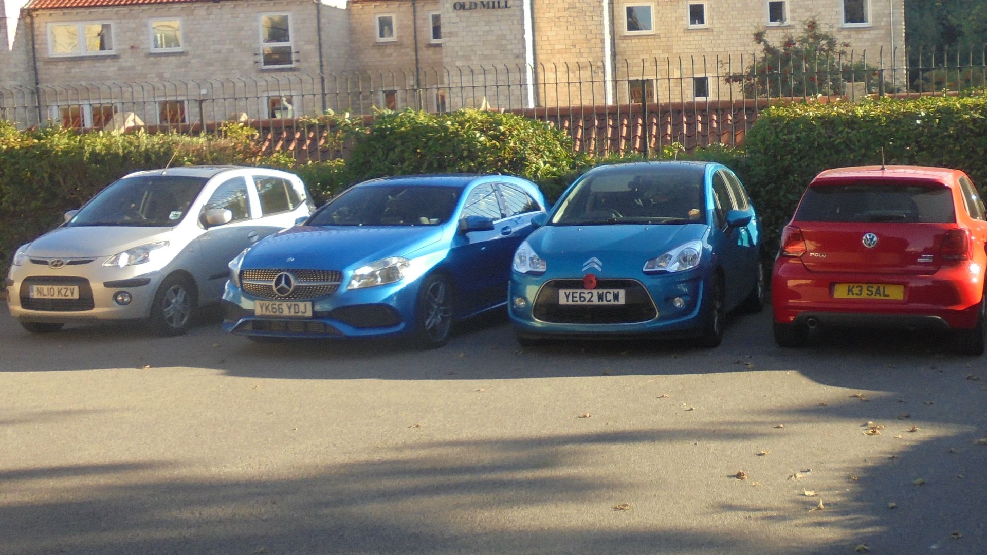File:Cars in a car park on Scott Lane, Wetherby (12th September 2018).jpg