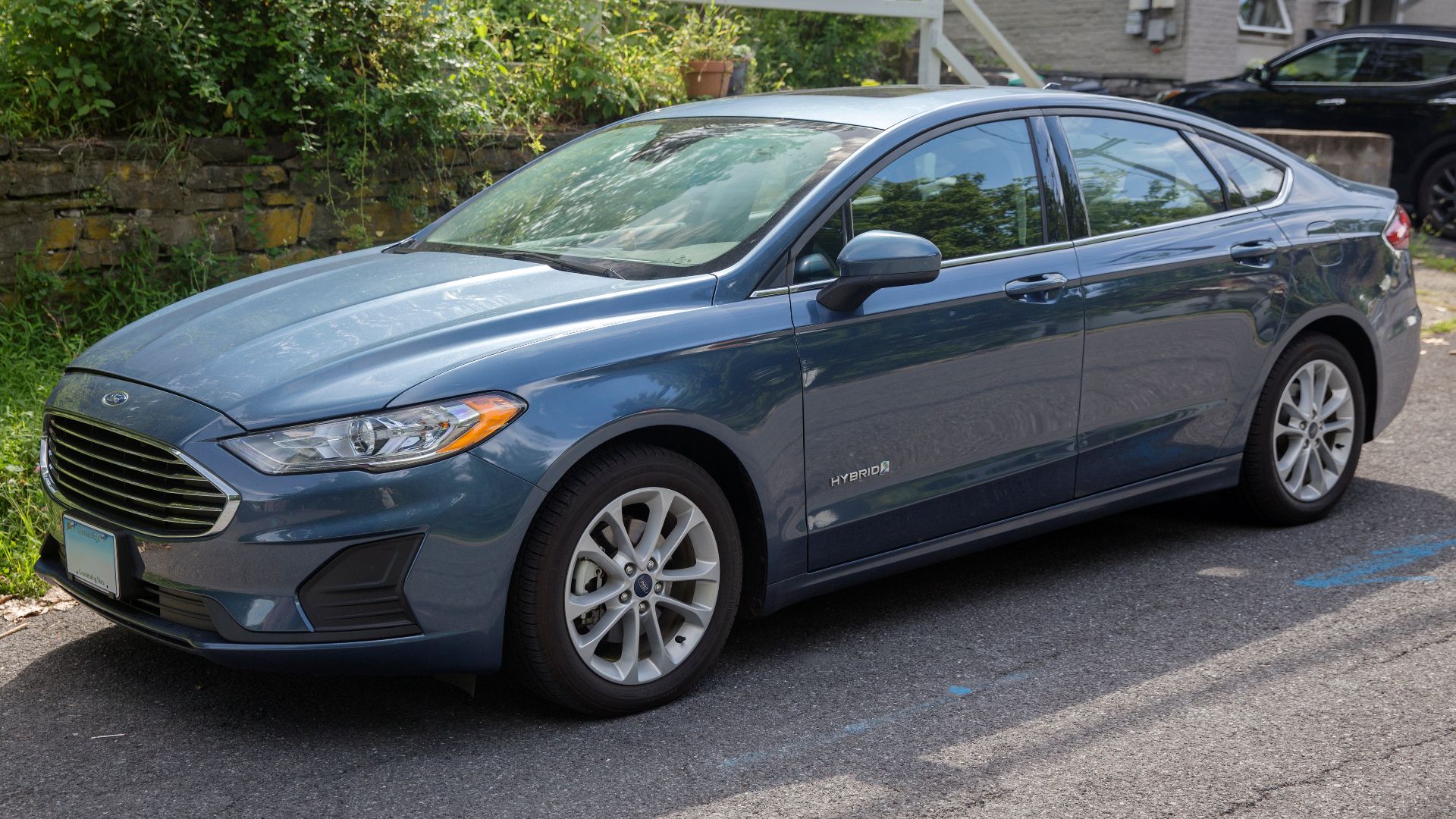File:2019 Ford Fusion Hybrid SE, Blue, front left.jpg