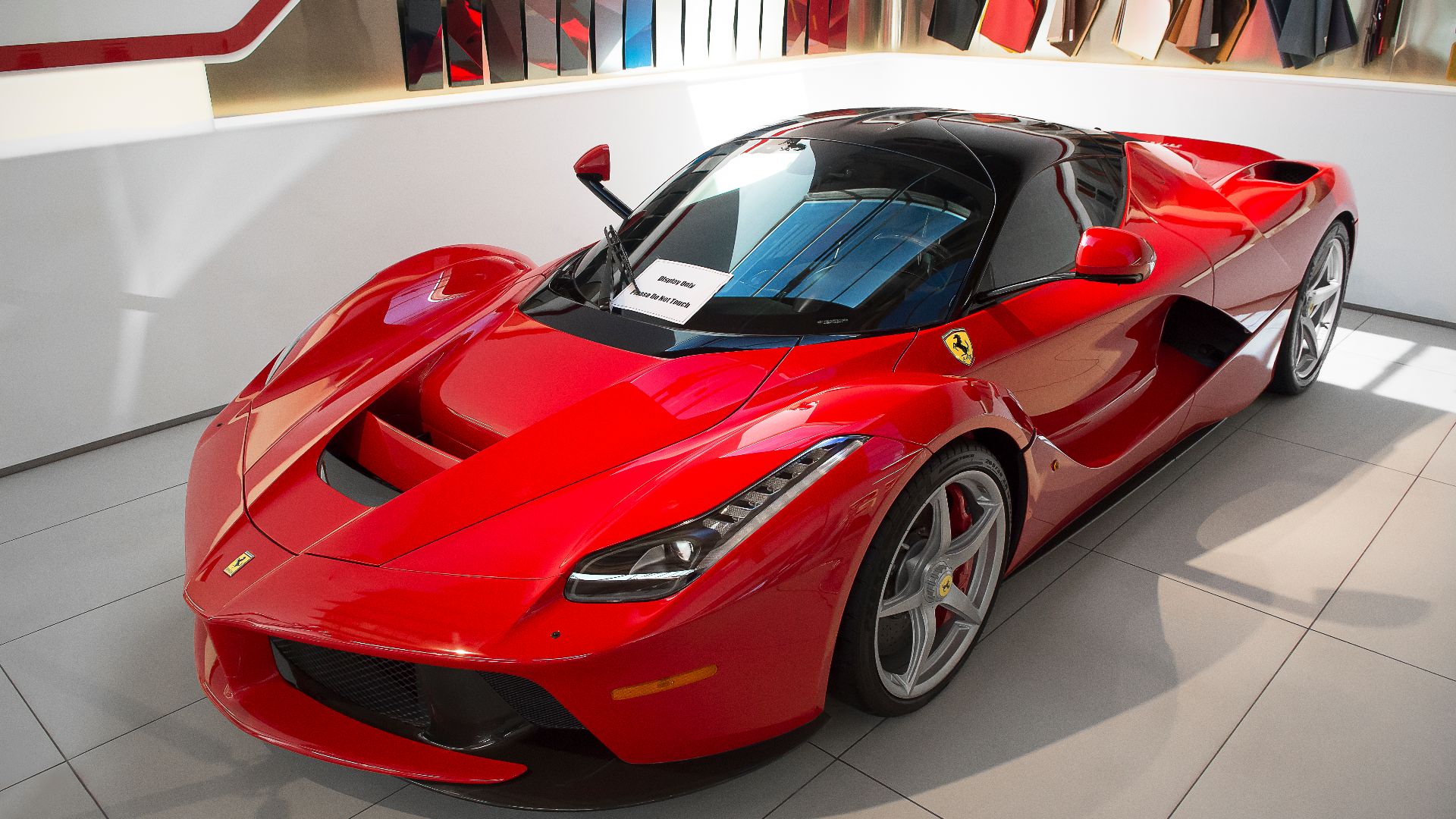 File:LaFerrari in Beverly Hills (14563979888).jpg