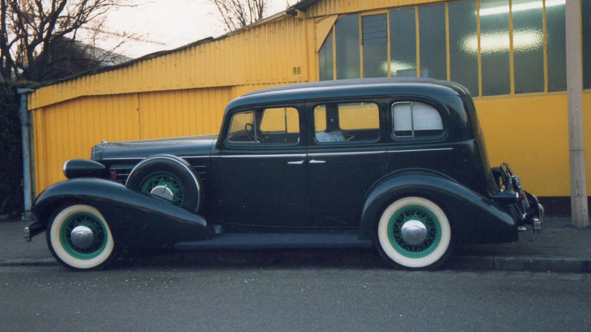 File:1934 Cadillac V8 sedan (23672107445).jpg