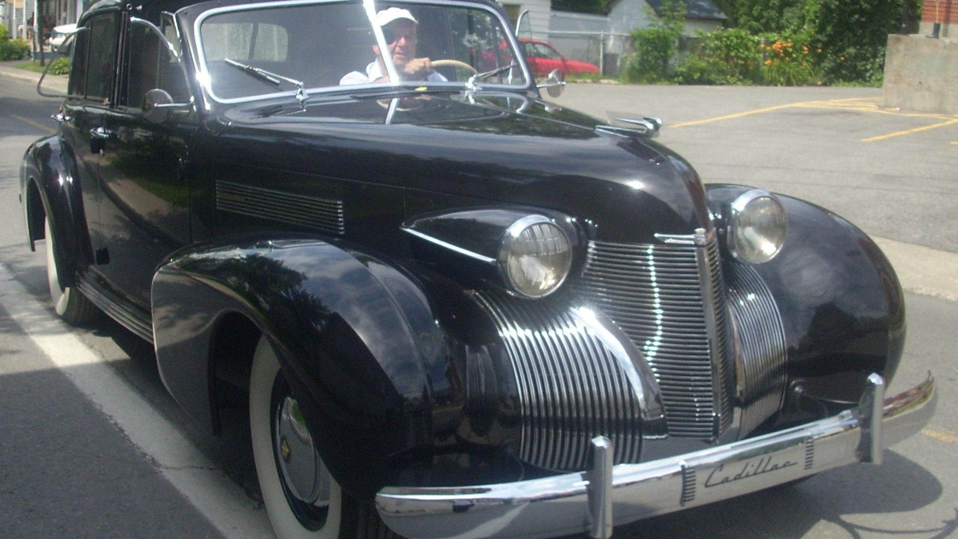 File:Cadillac V8 Sedan.jpg