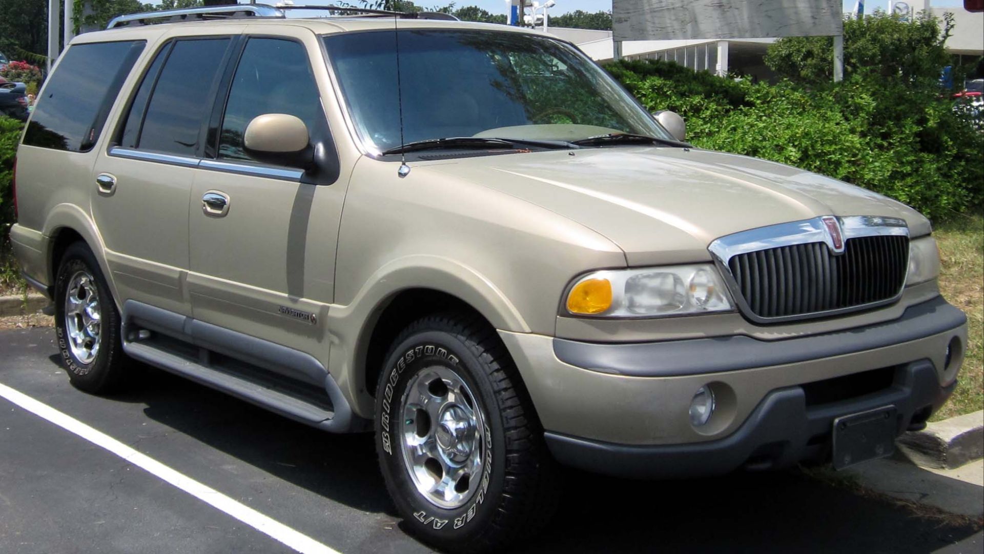 File:1st Lincoln Navigator -- 07-11-2012.JPG