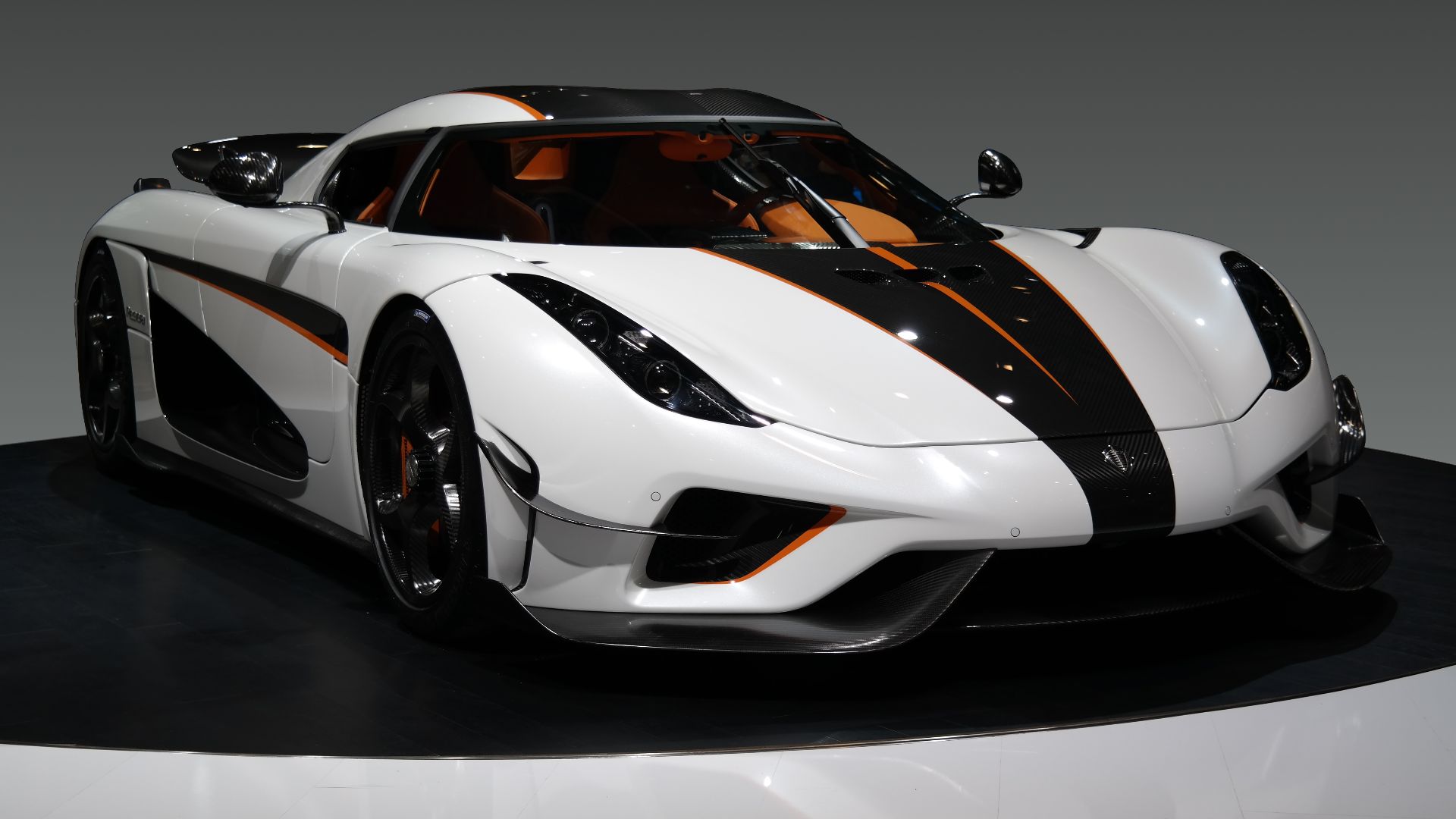 File:Regera (light gradient).png