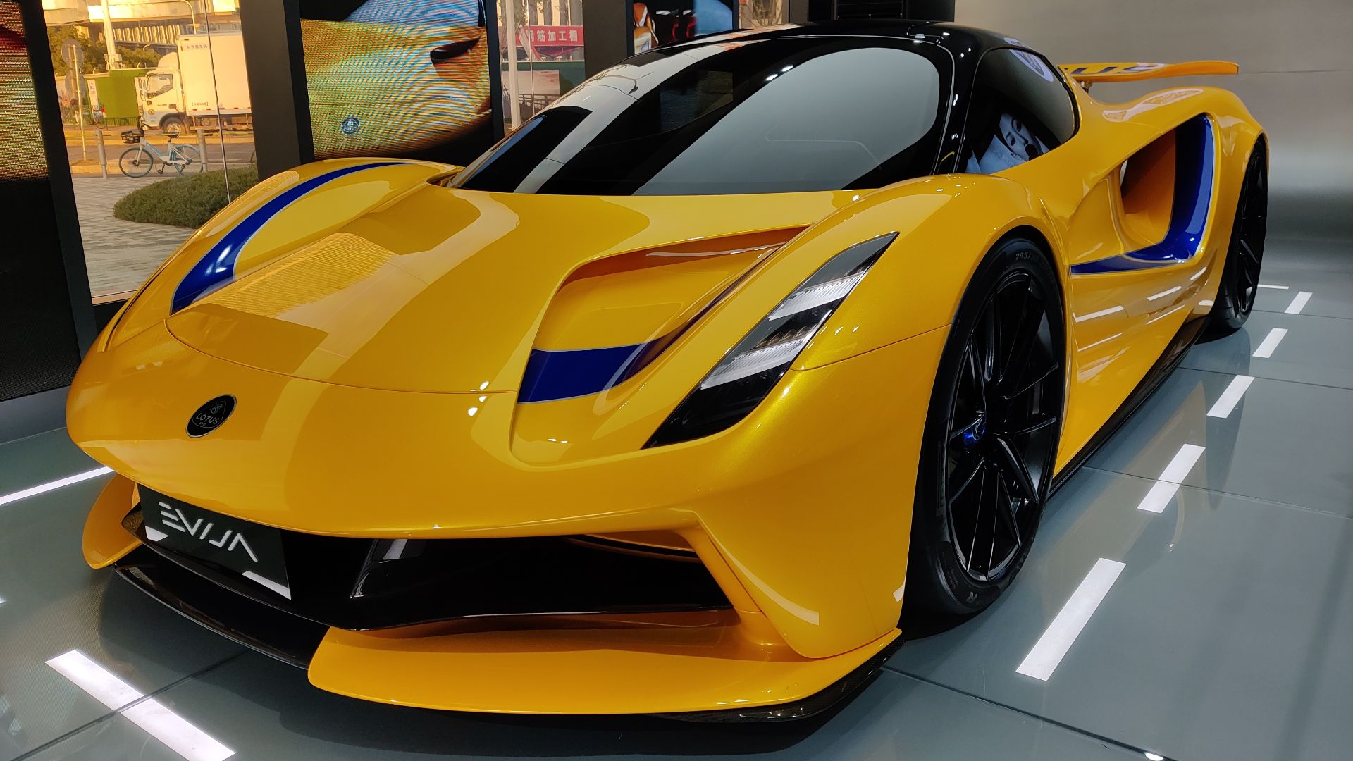 File:Lotus Evija 002.jpg