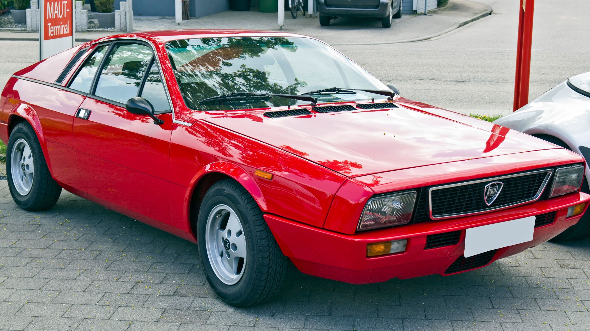 File:Lancia Beta Montecarlo front 20110416.jpg