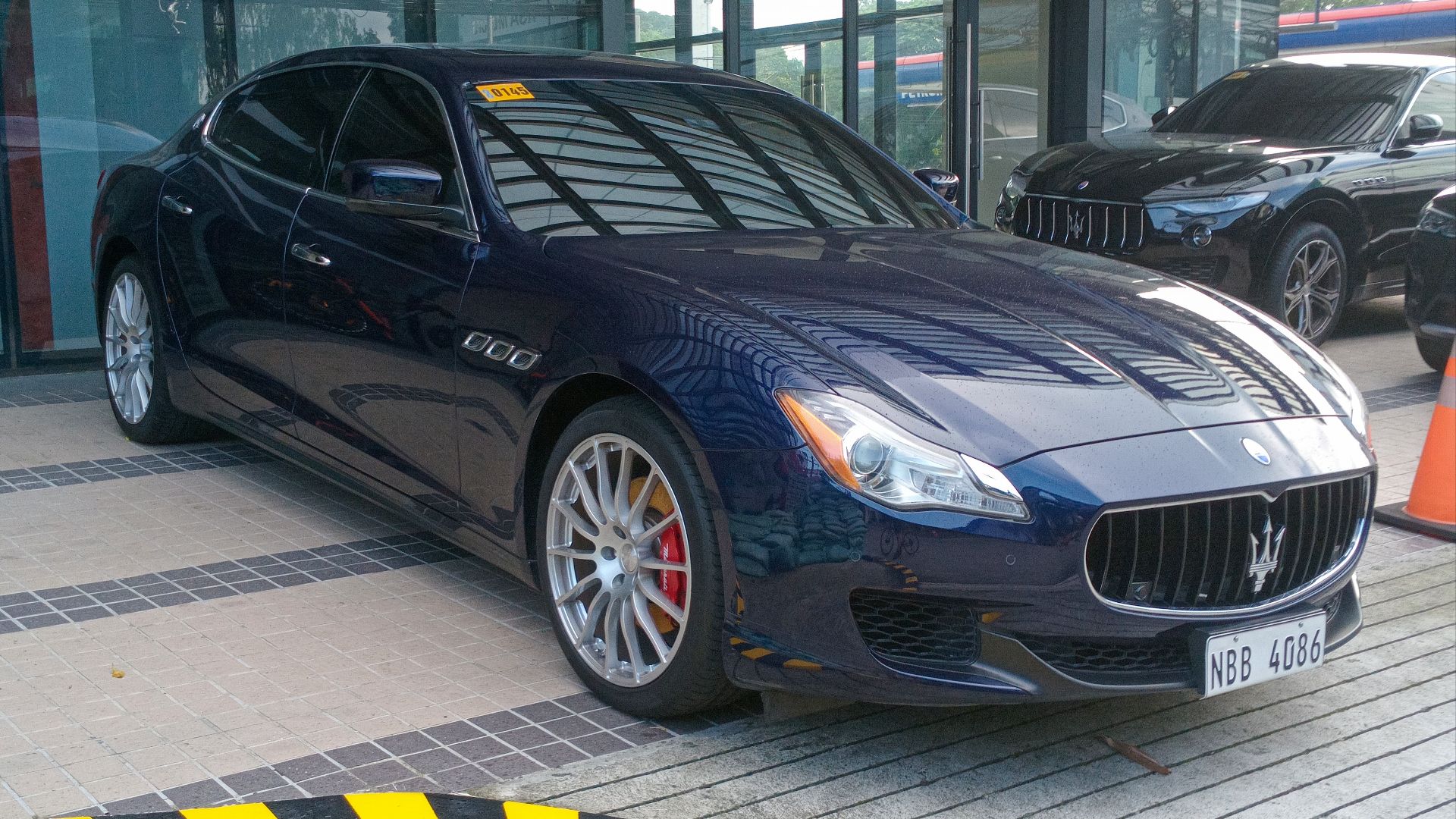 File:2018 Maserati Quattroporte VI S in Blu Pozzi, front right.jpg