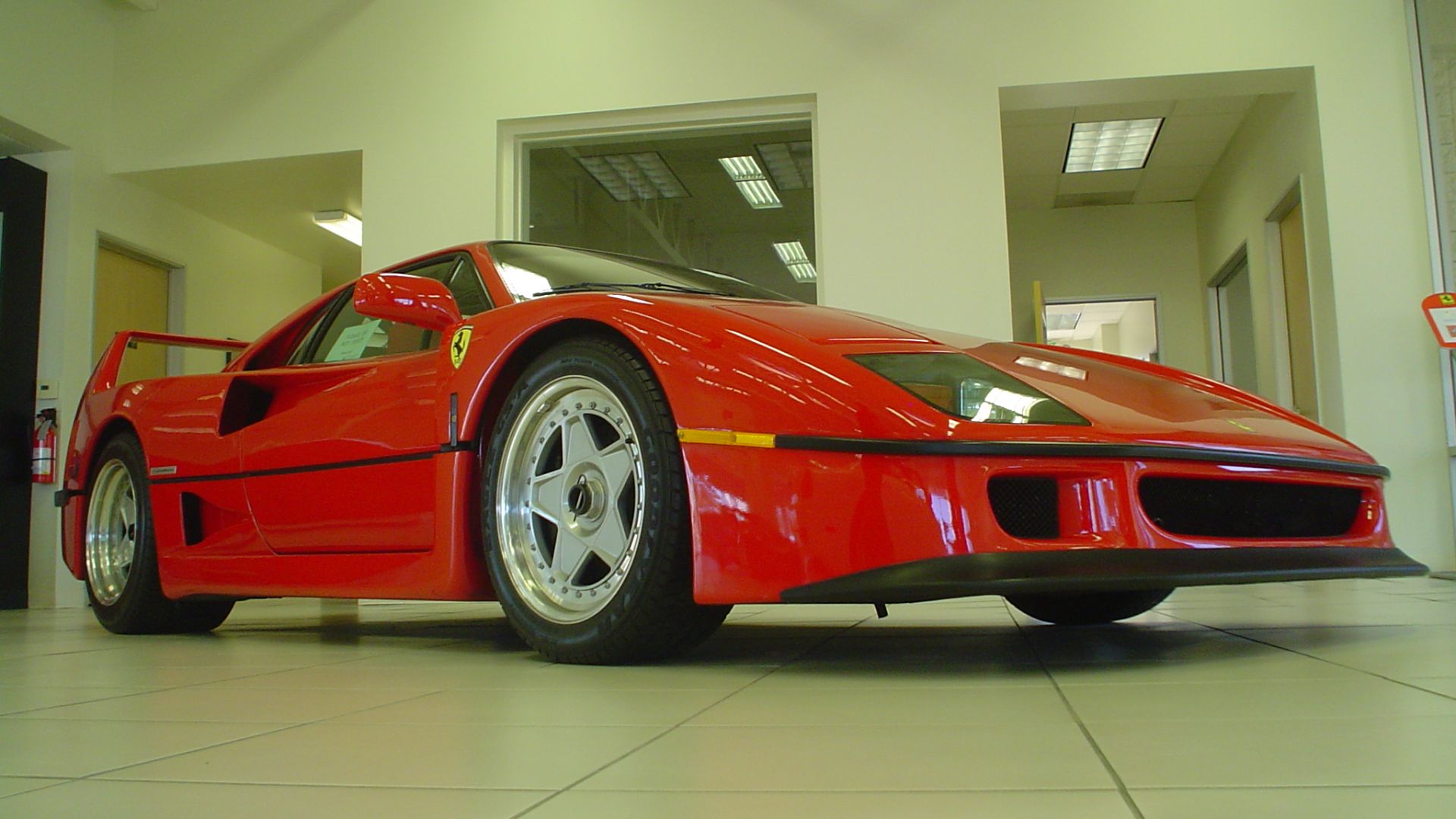 File:Ferrari f40 ground shot (2170823253).jpg