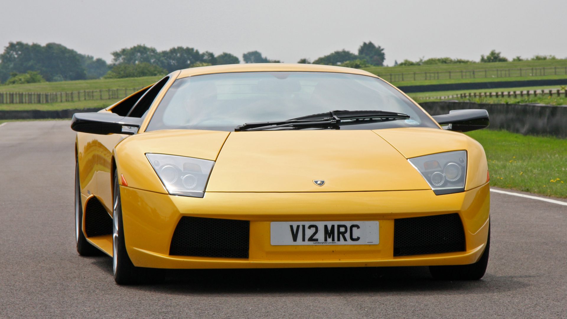 File:Yellow Lamborghini Murciélago.jpg