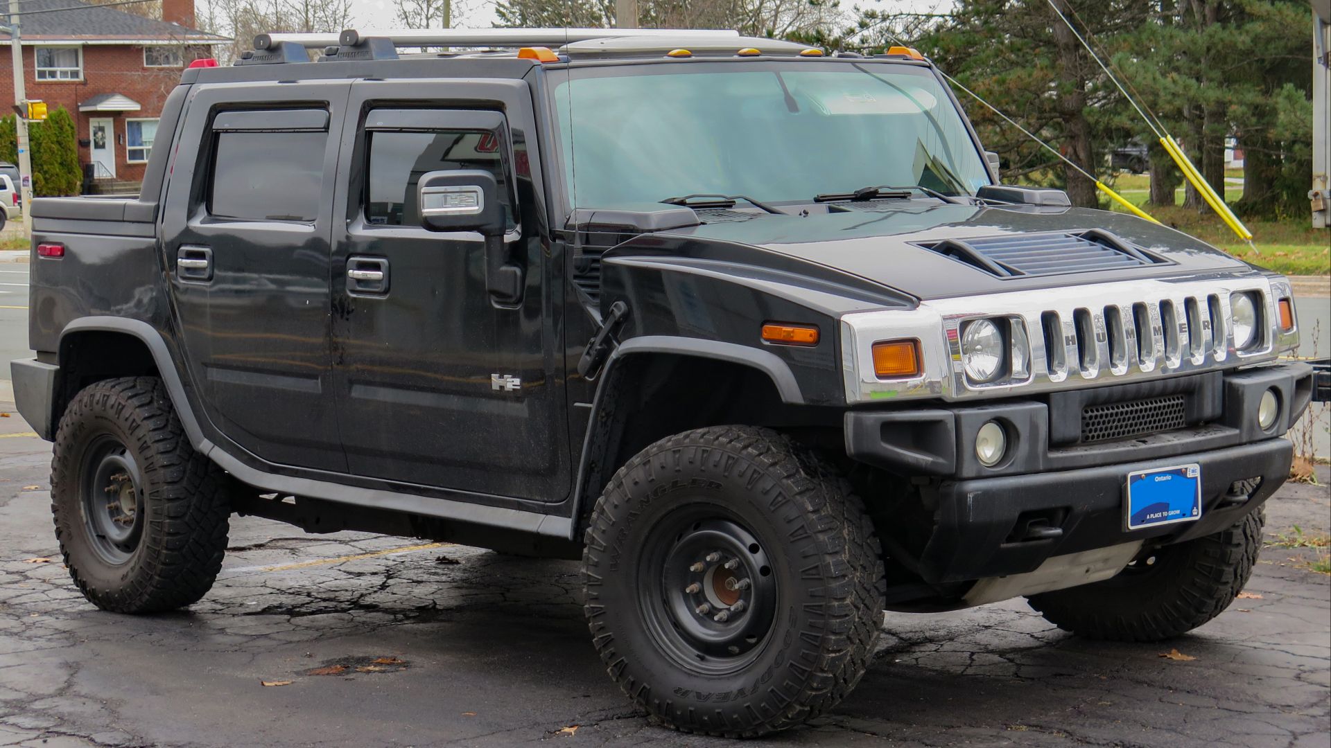 File:2005 Hummer H2 SUT in Black, Front Right, 11-12-2022.jpg