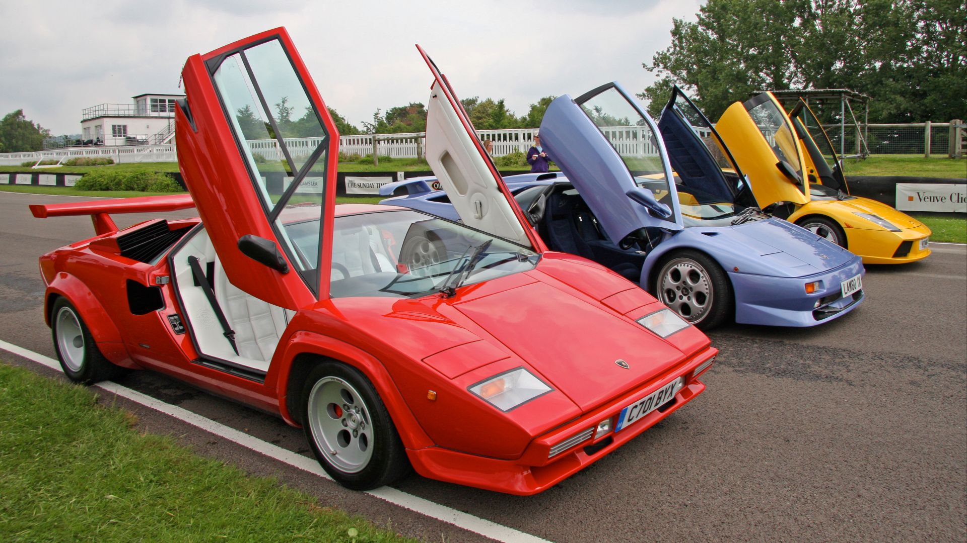 File:Lamborghini Countach, Diablo SV and Murciélago - Flickr - exfordy (1).jpg